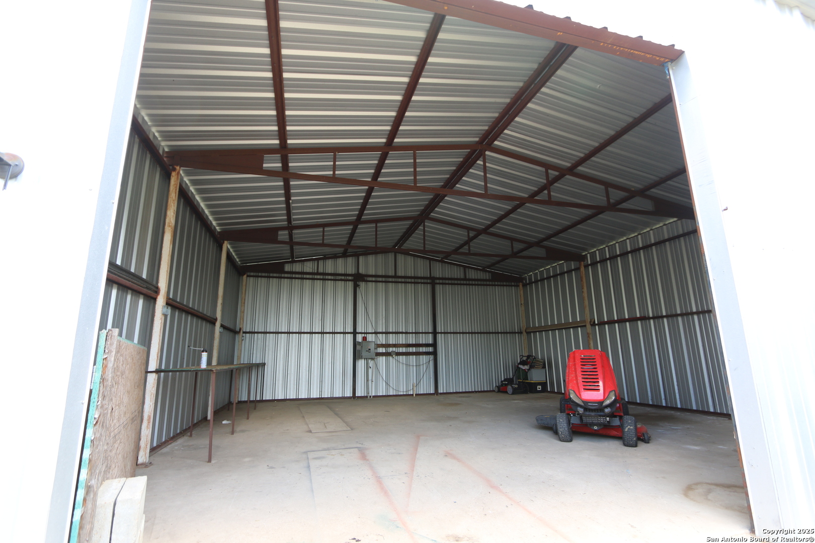 main property photo 31