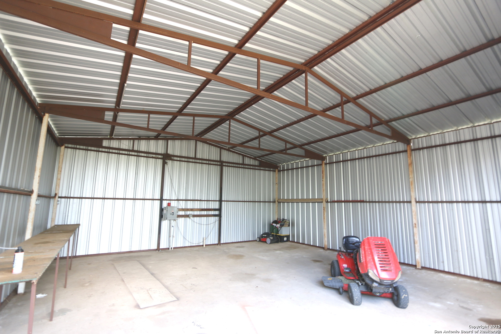 main property photo 4