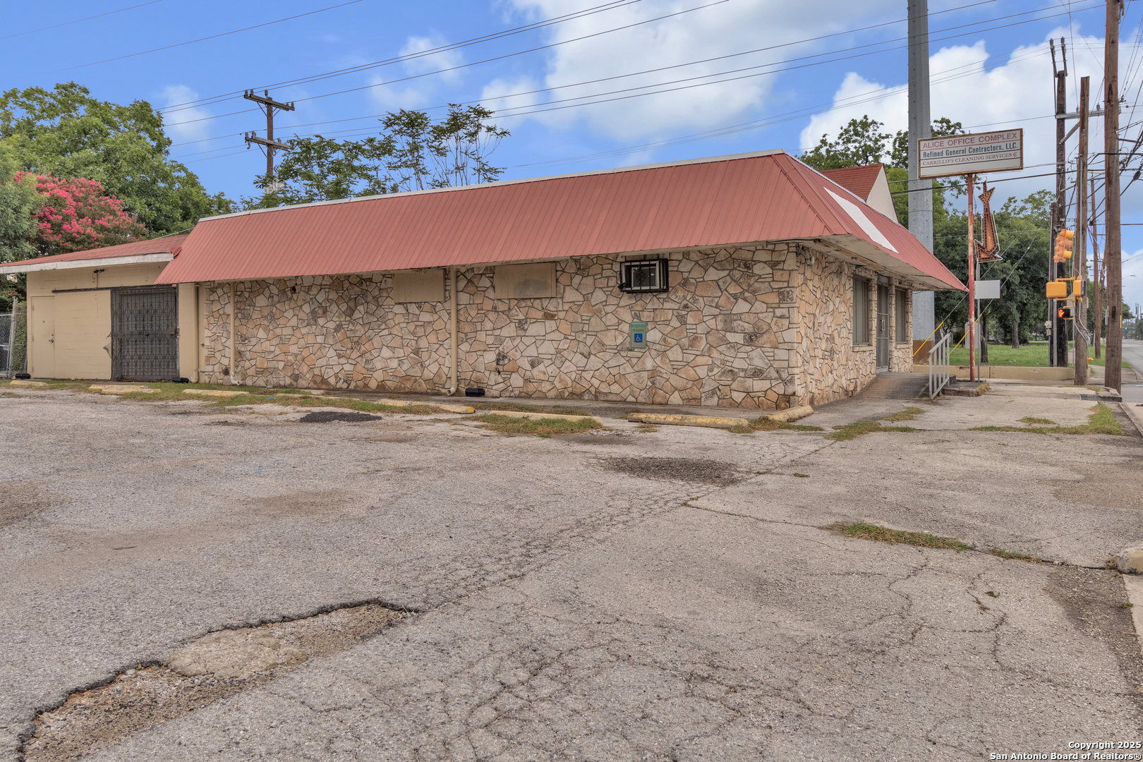 main property photo 6