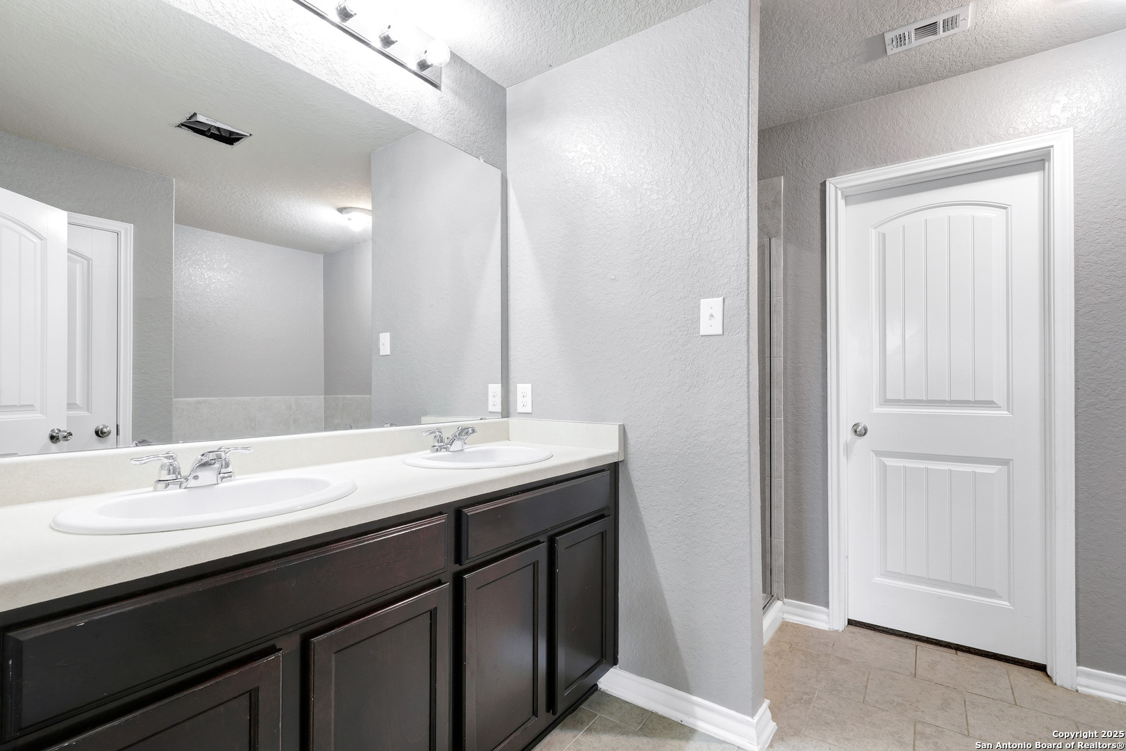 property viewer photo 20