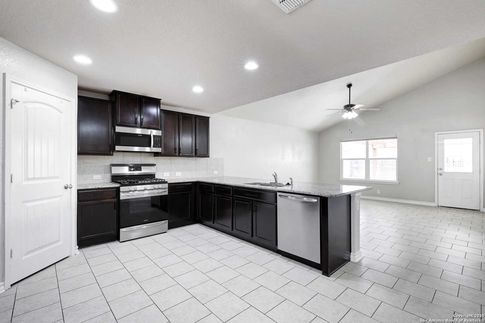 property viewer photo 6