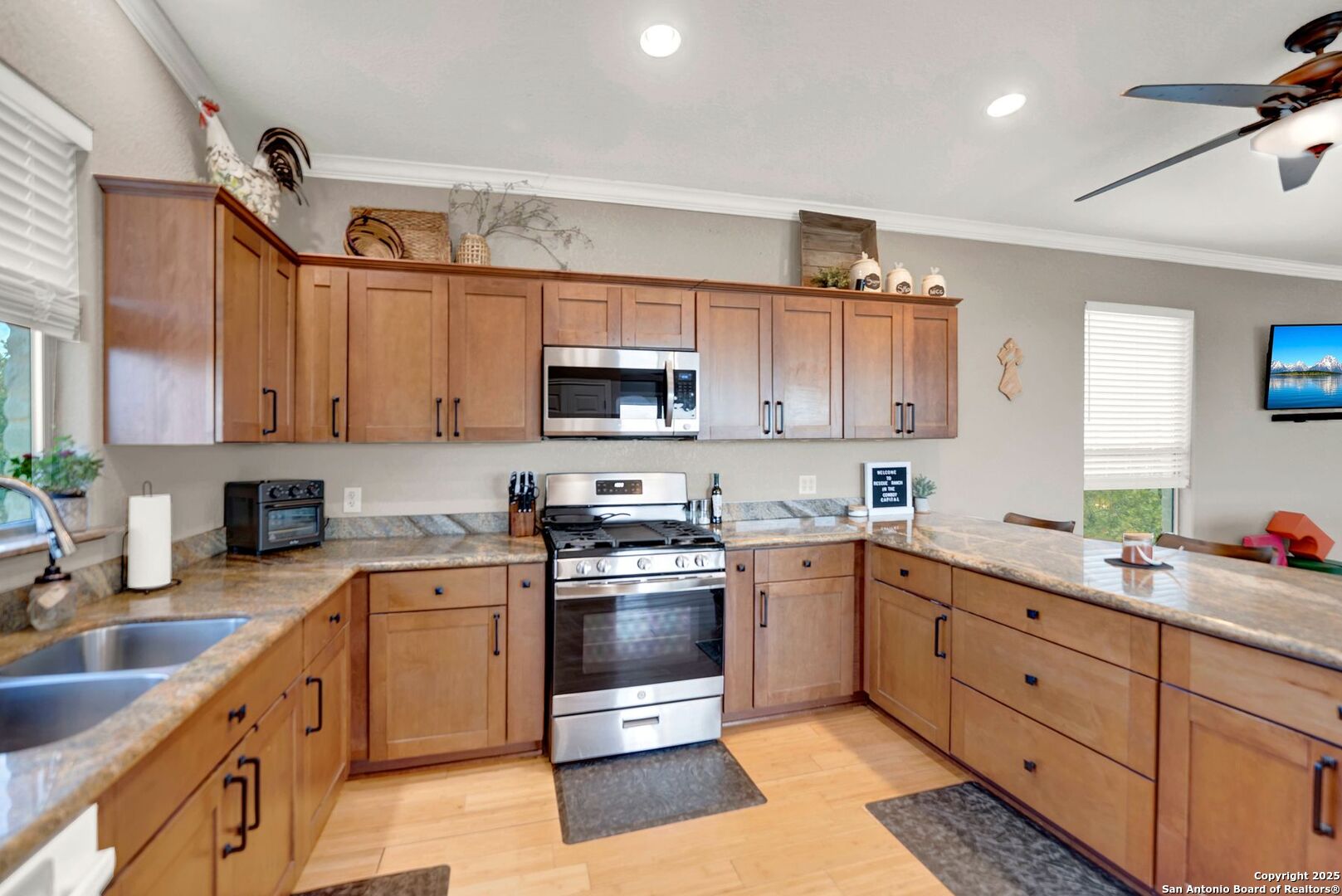 main property photo 14