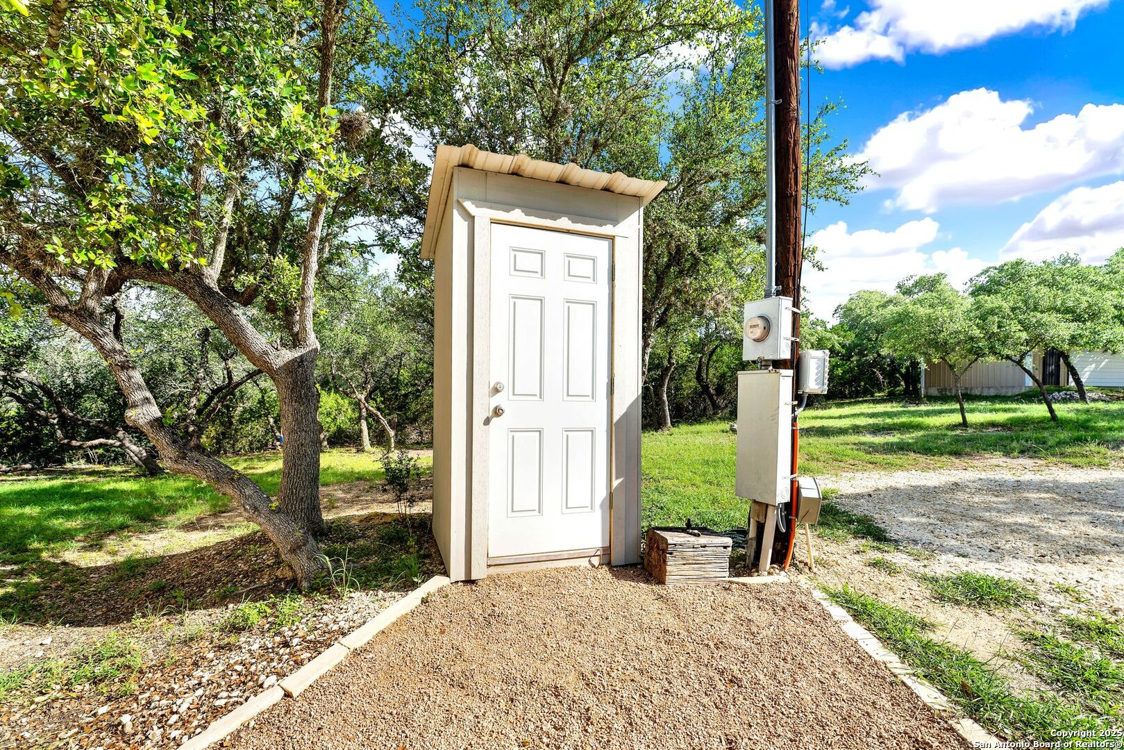 main property photo 34