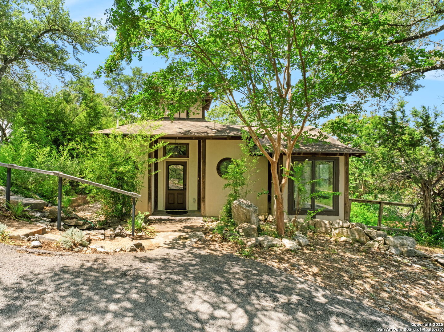 main property photo 30