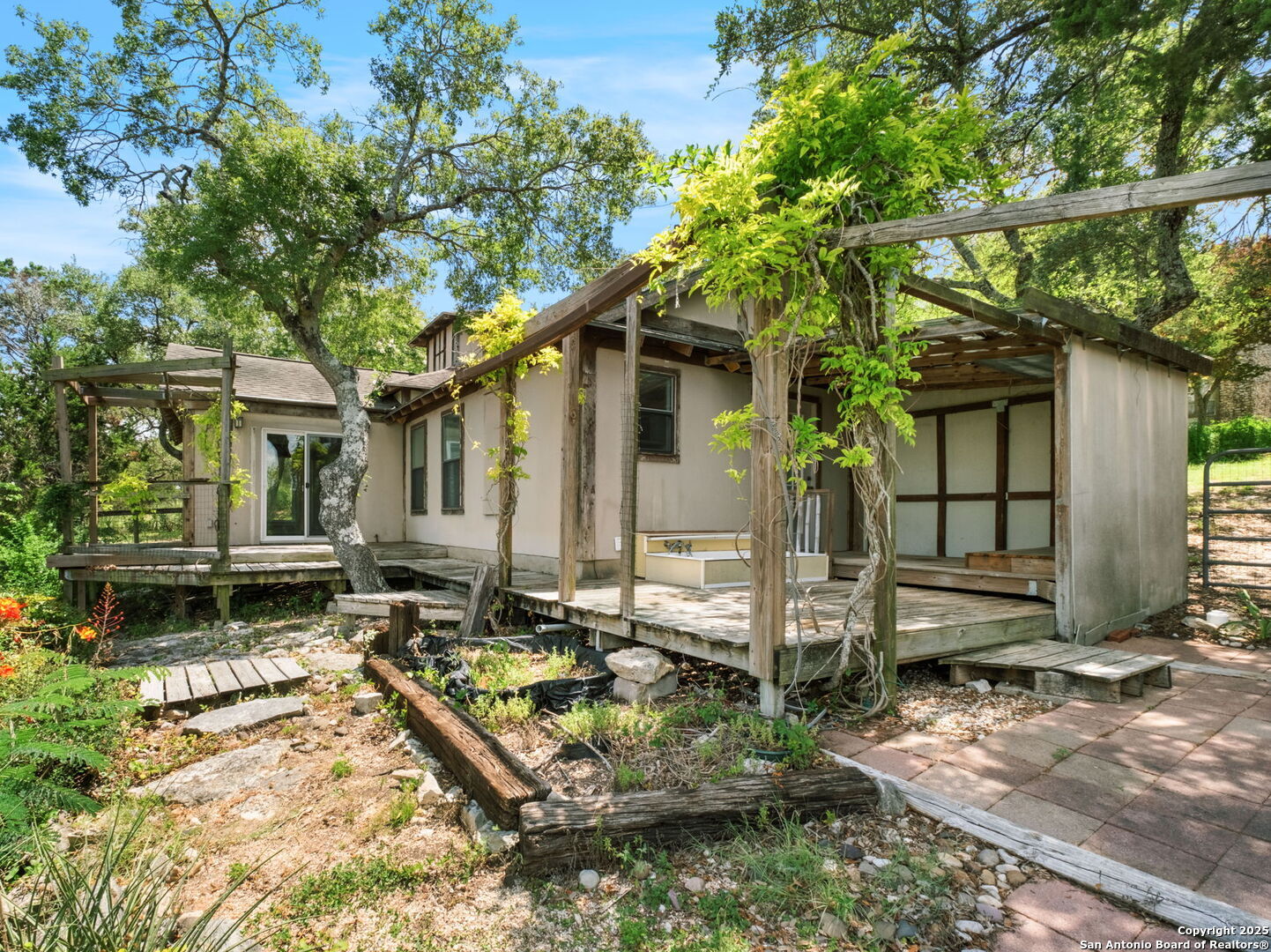 main property photo 41