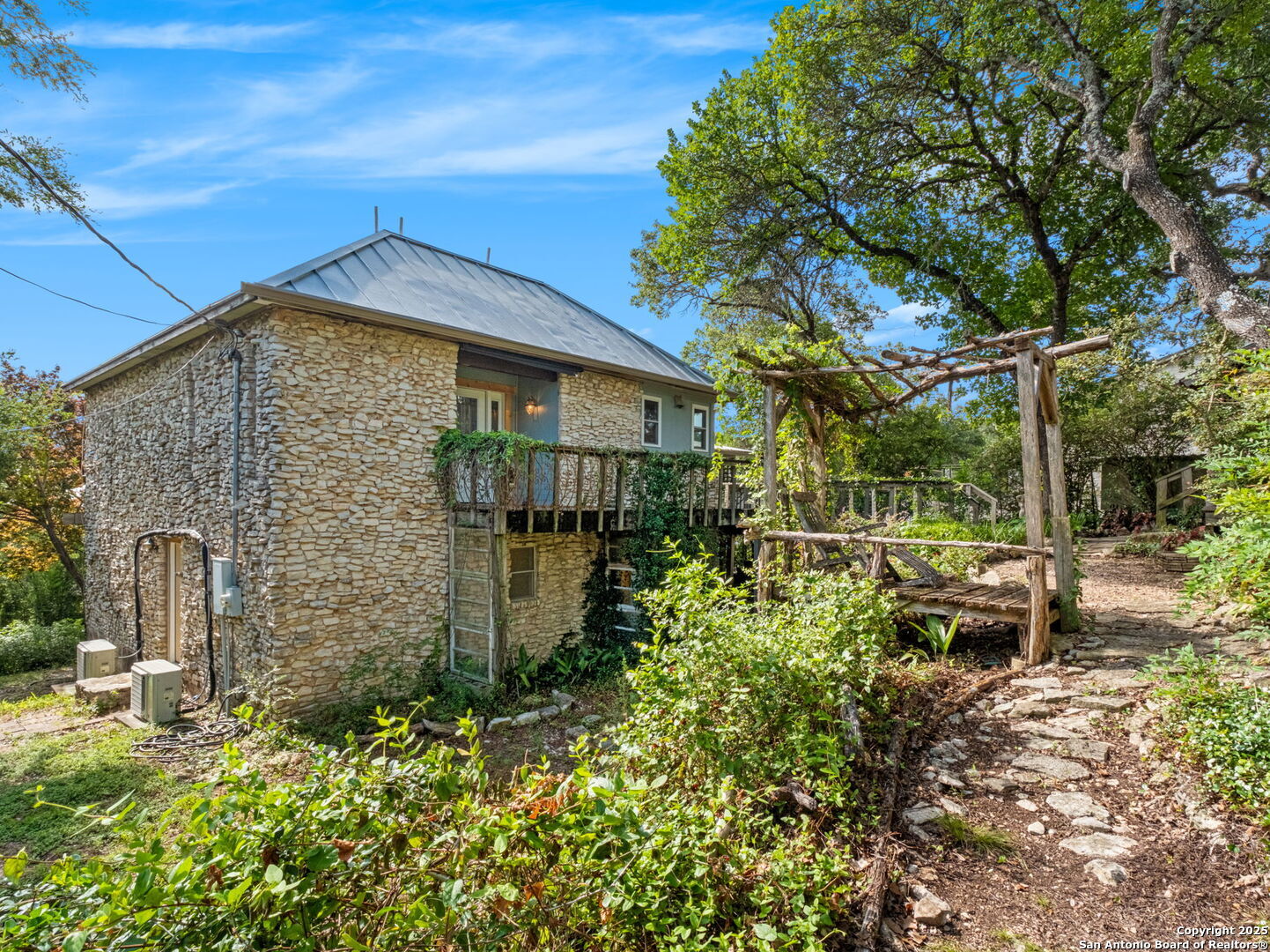 main property photo 9