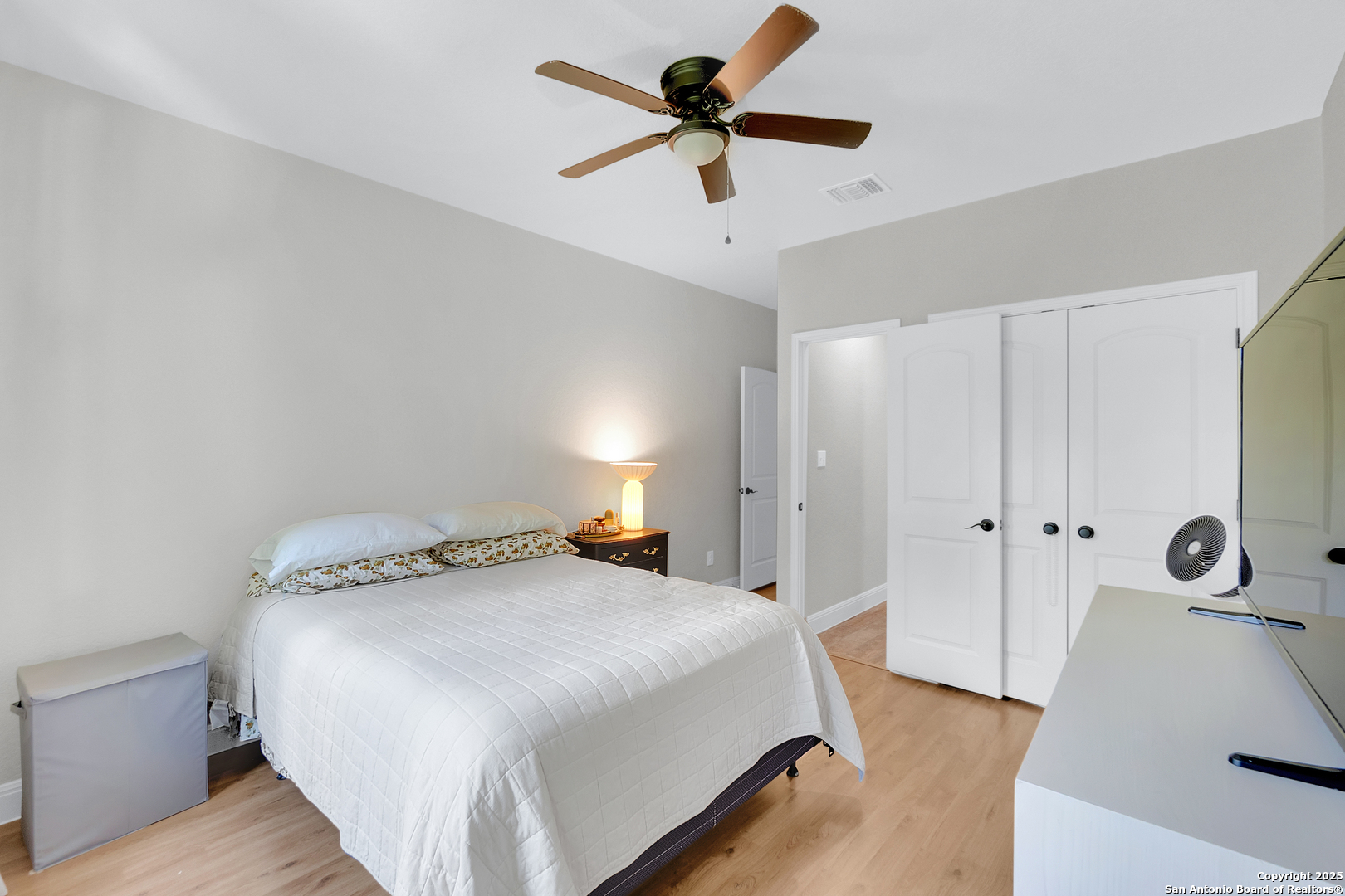 property viewer photo 11