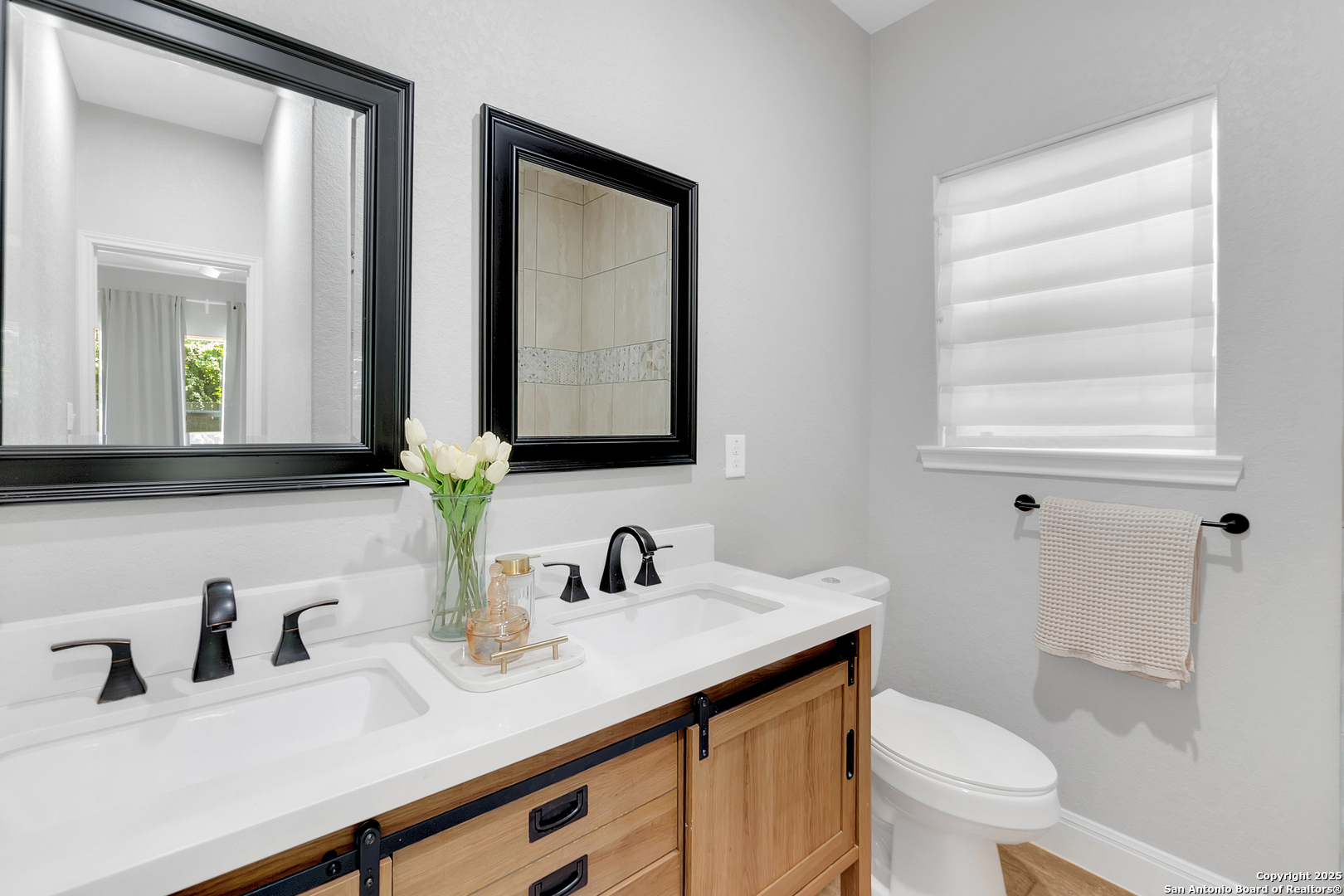 property viewer photo 12