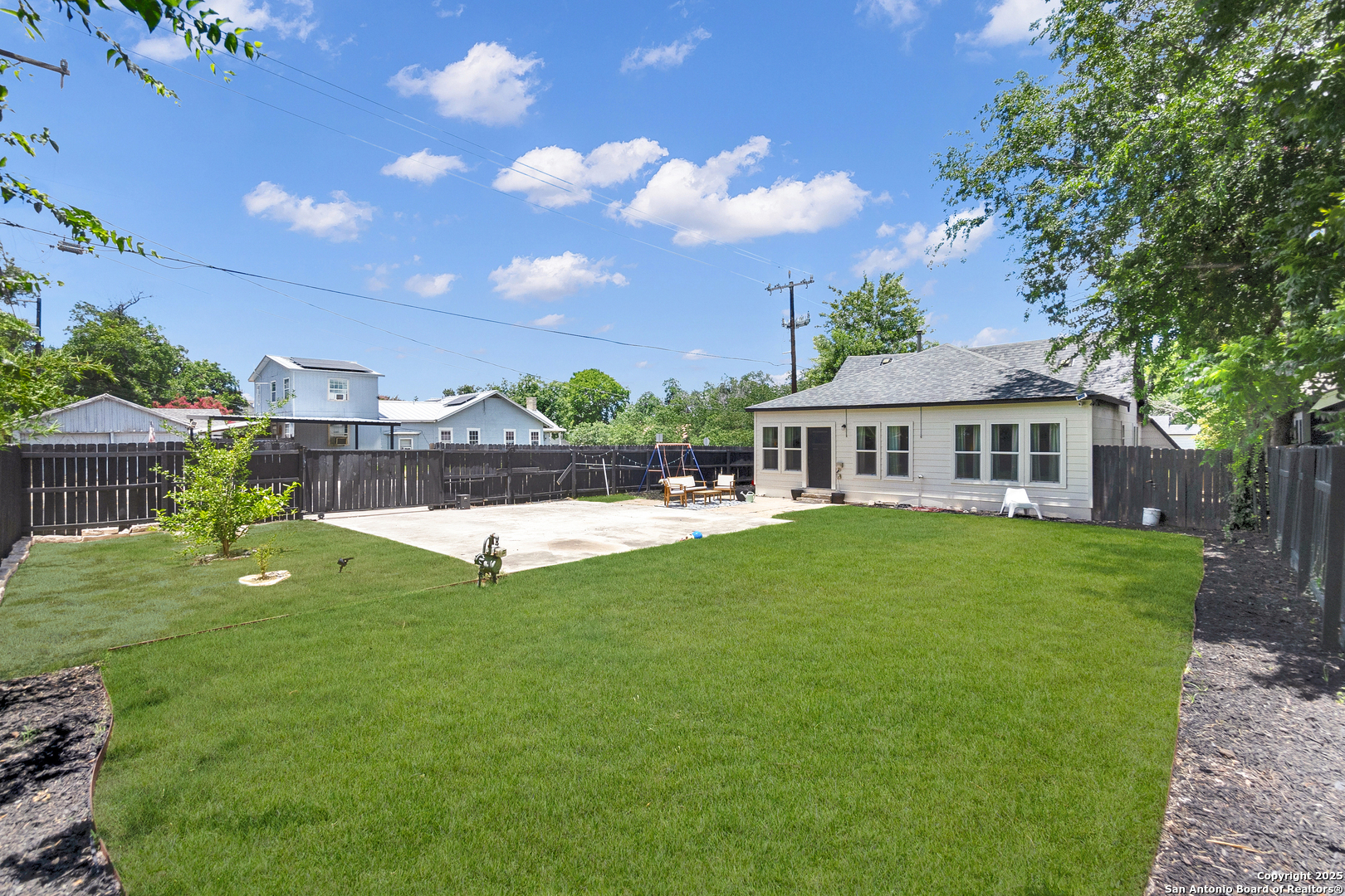 property viewer photo 17