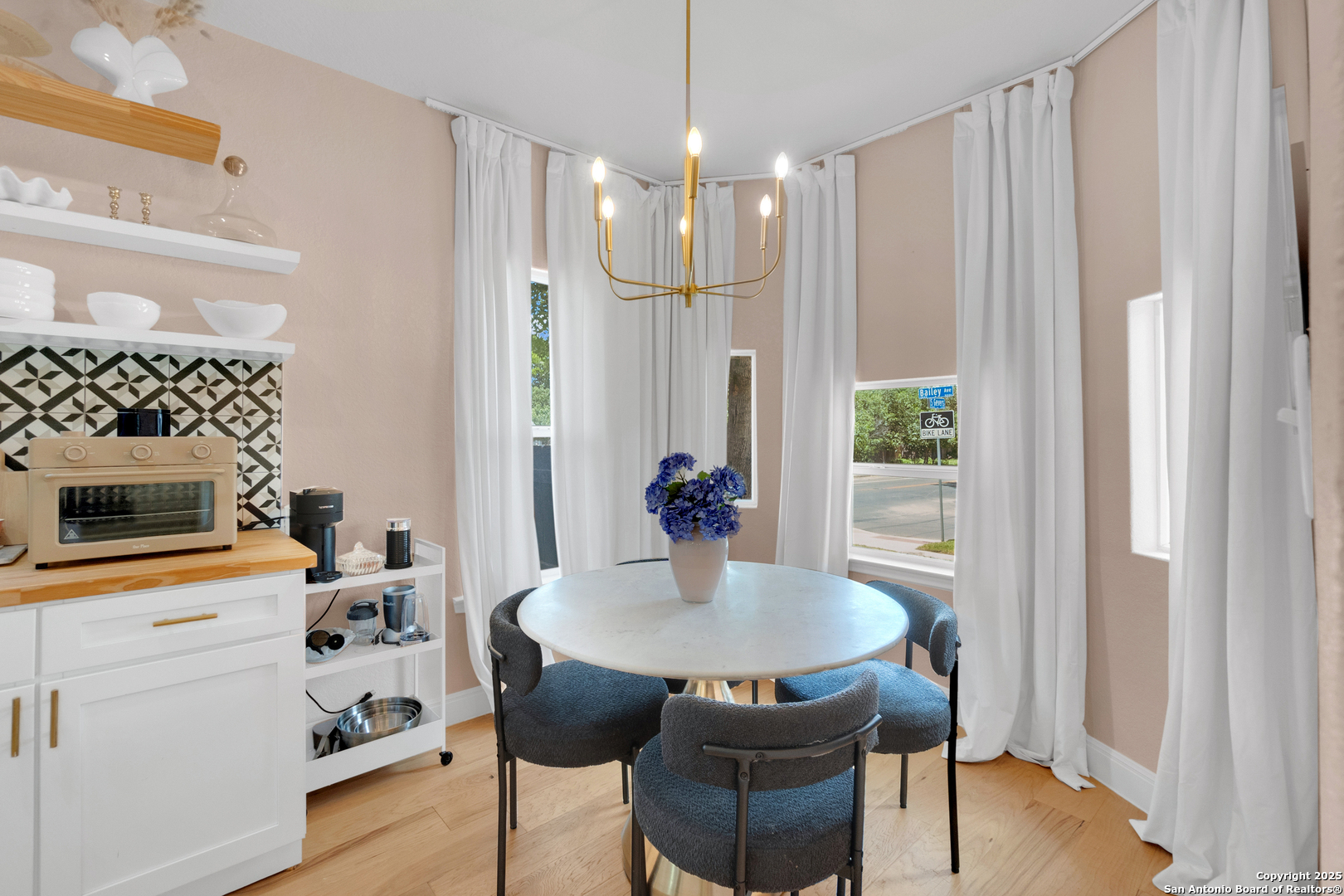 property viewer photo 3