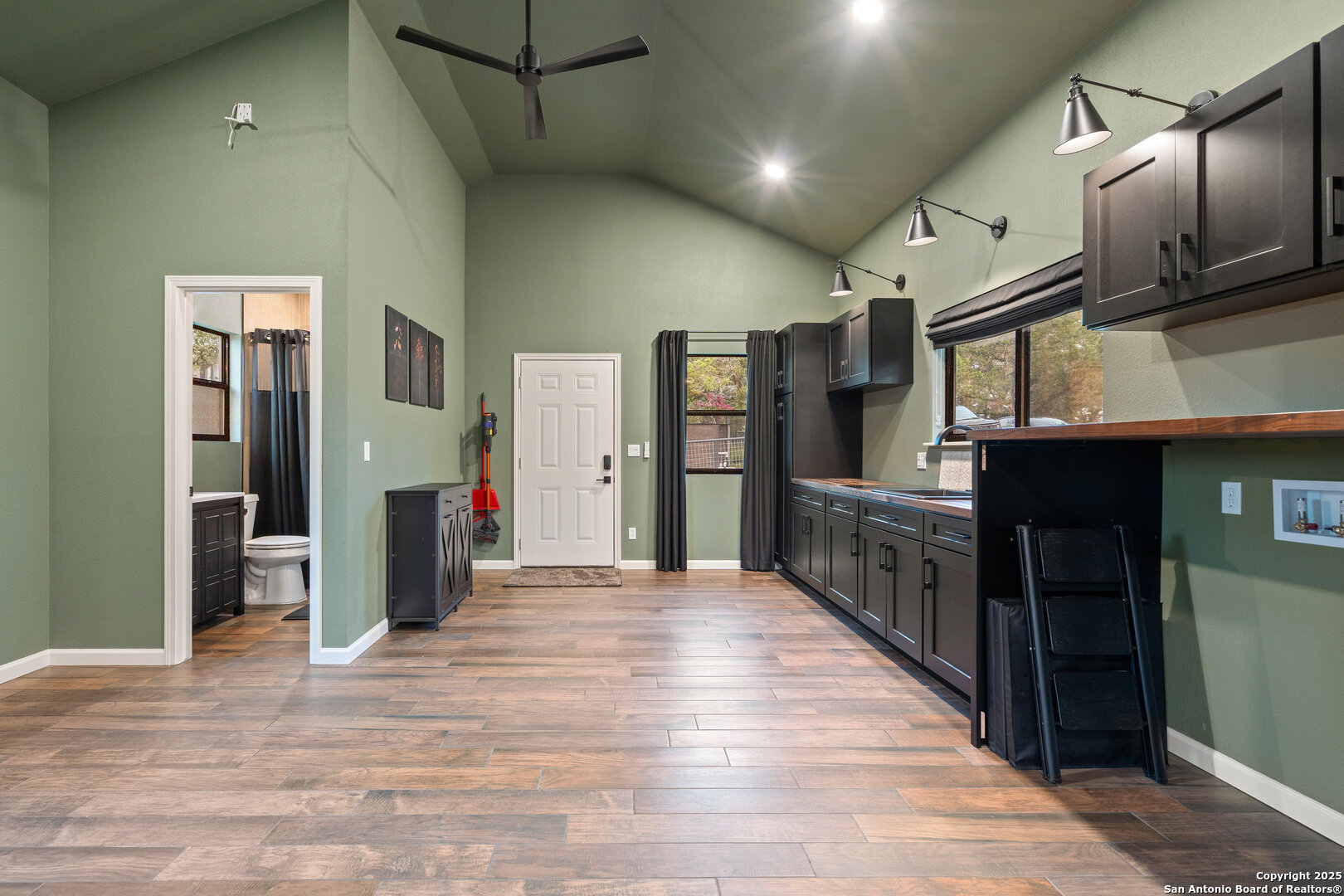 property viewer photo 35