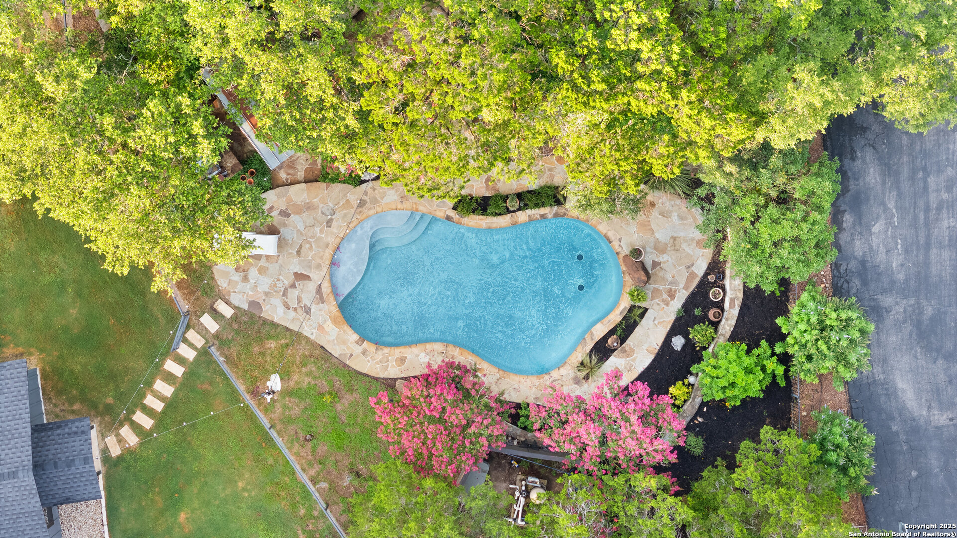 property viewer photo 40