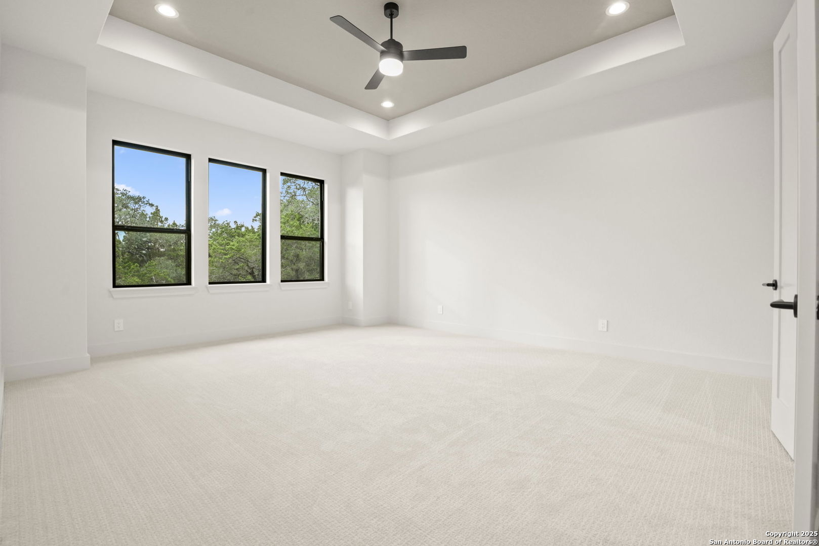 property viewer photo 16