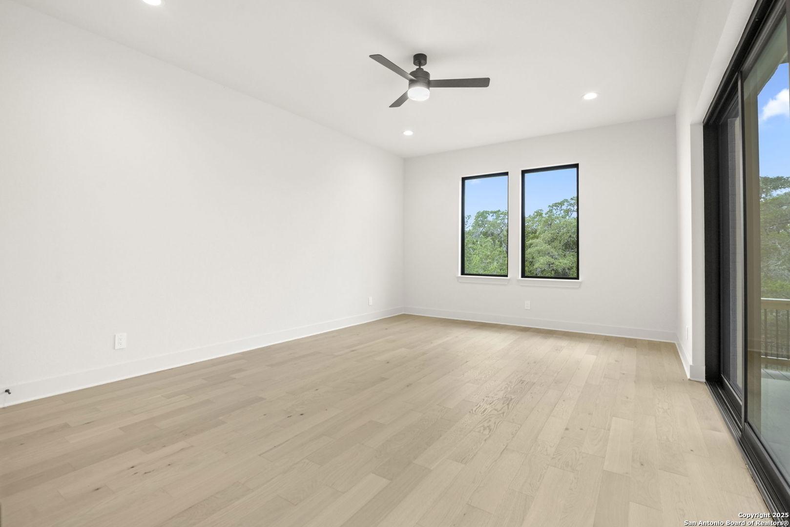 property viewer photo 18