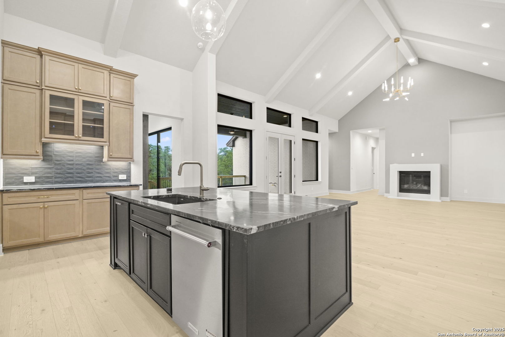 property viewer photo 19