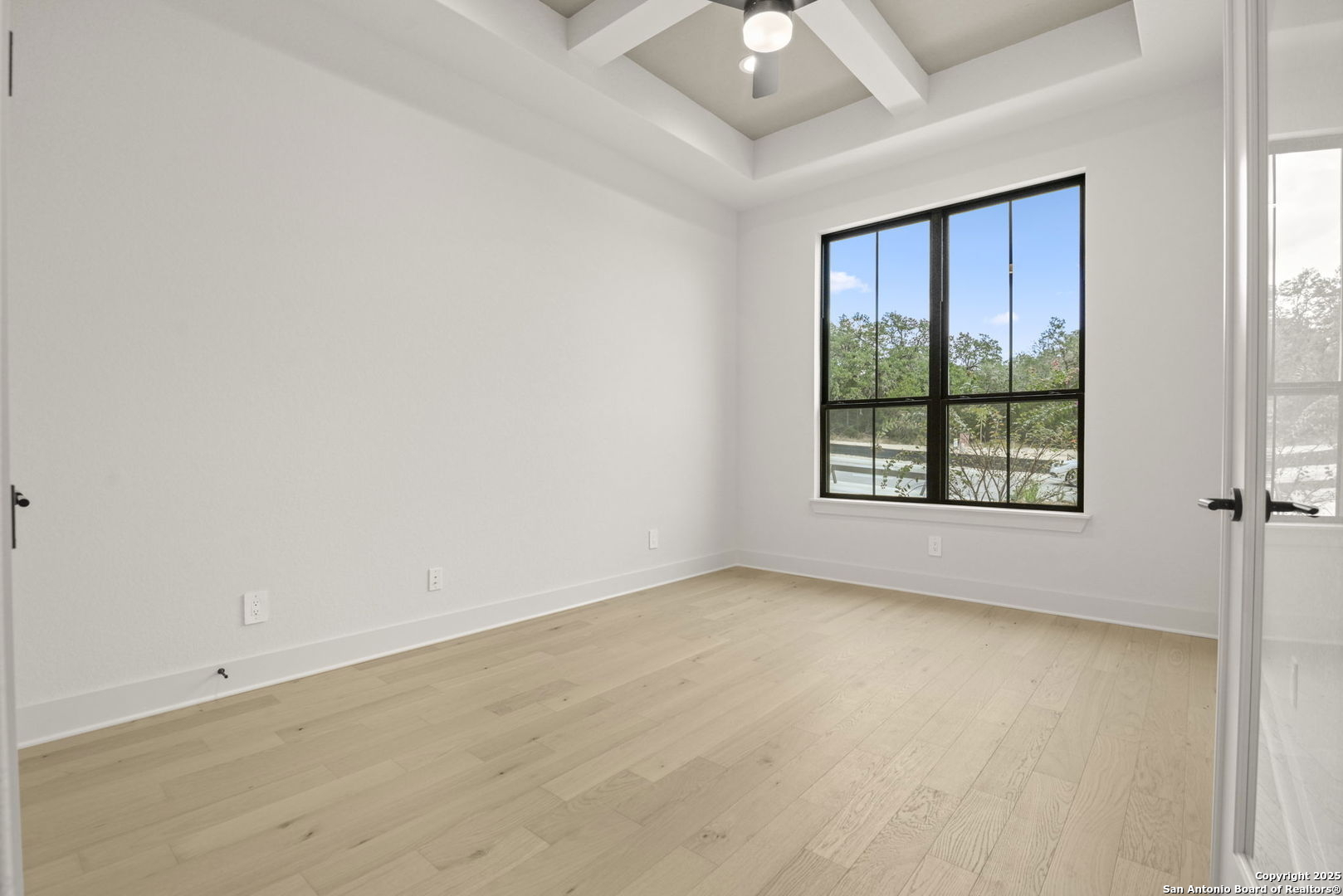 property viewer photo 25