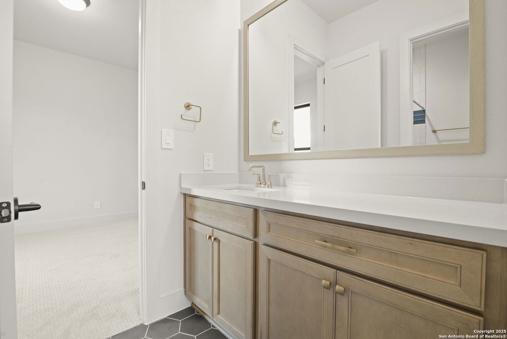 property viewer photo 6