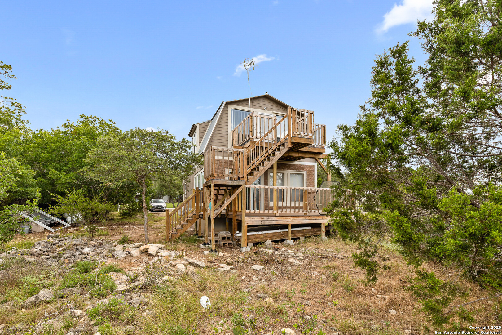 main property photo 29