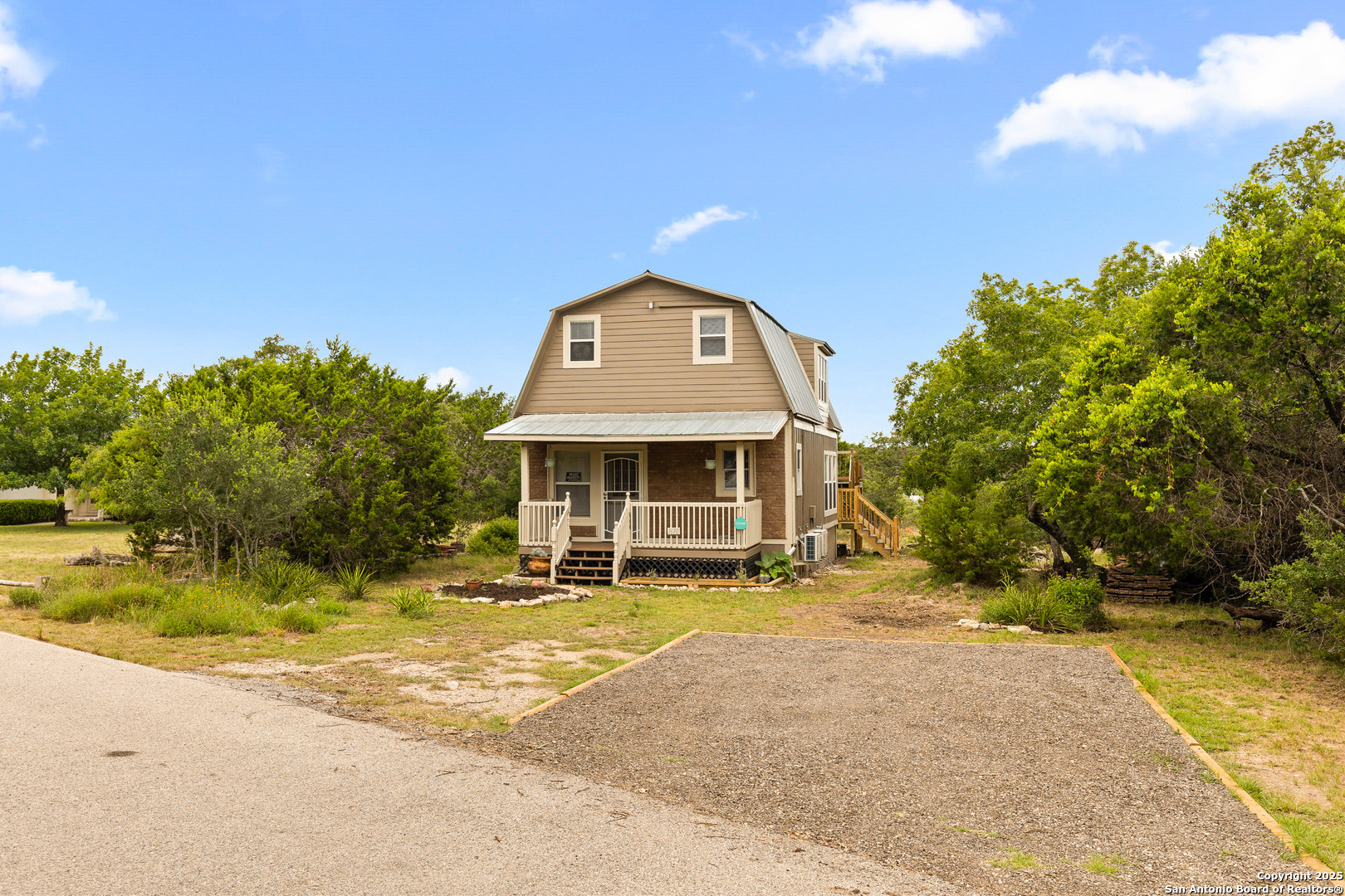 main property photo 4