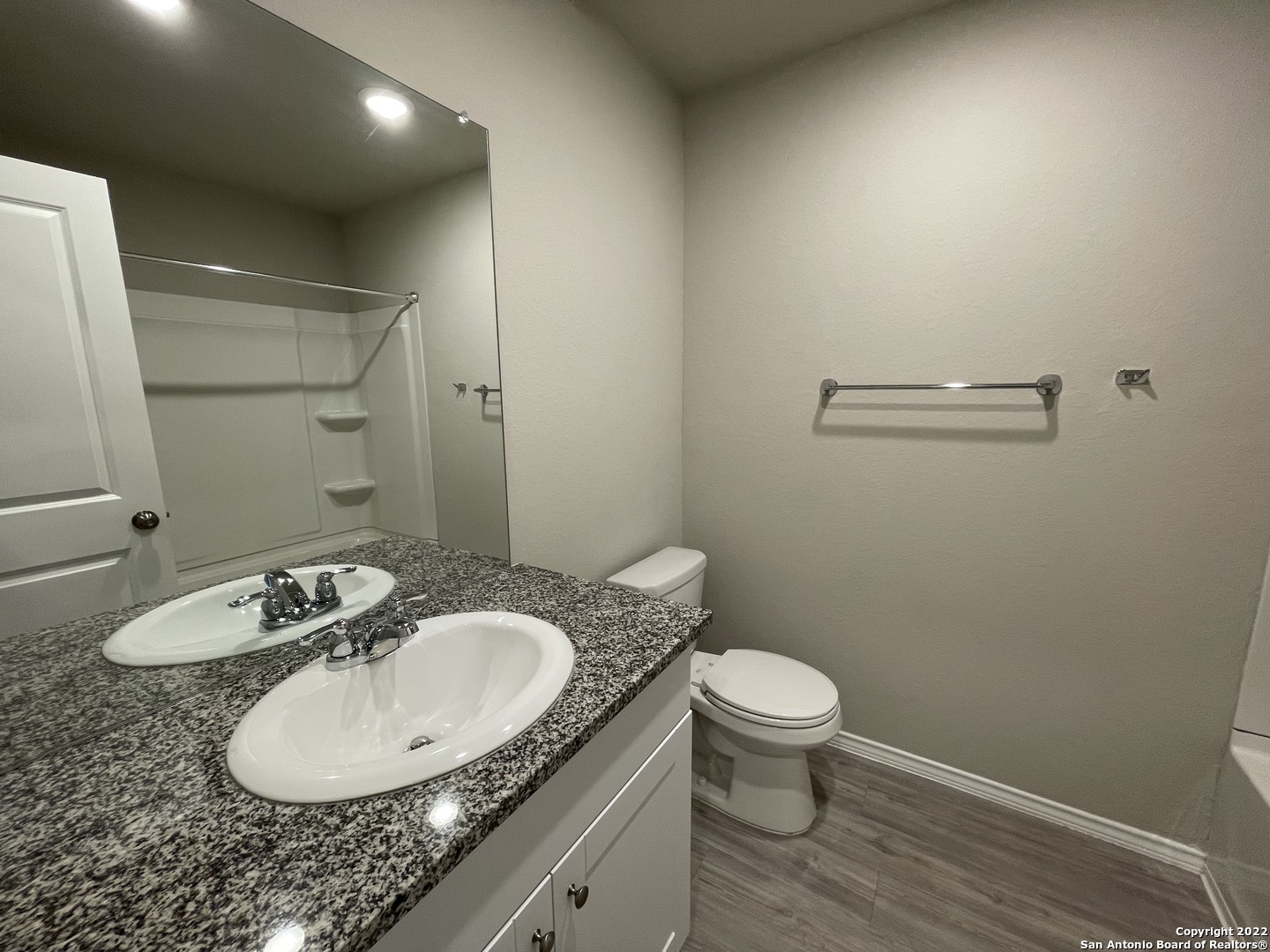 property viewer photo 8