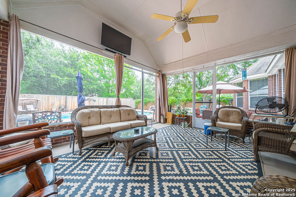 property viewer photo 15