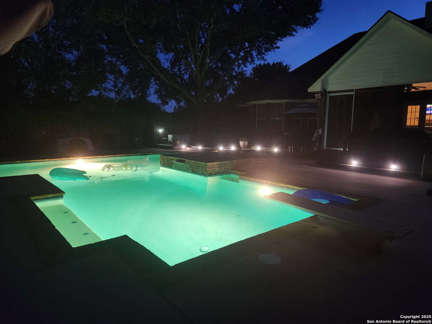property viewer photo 26