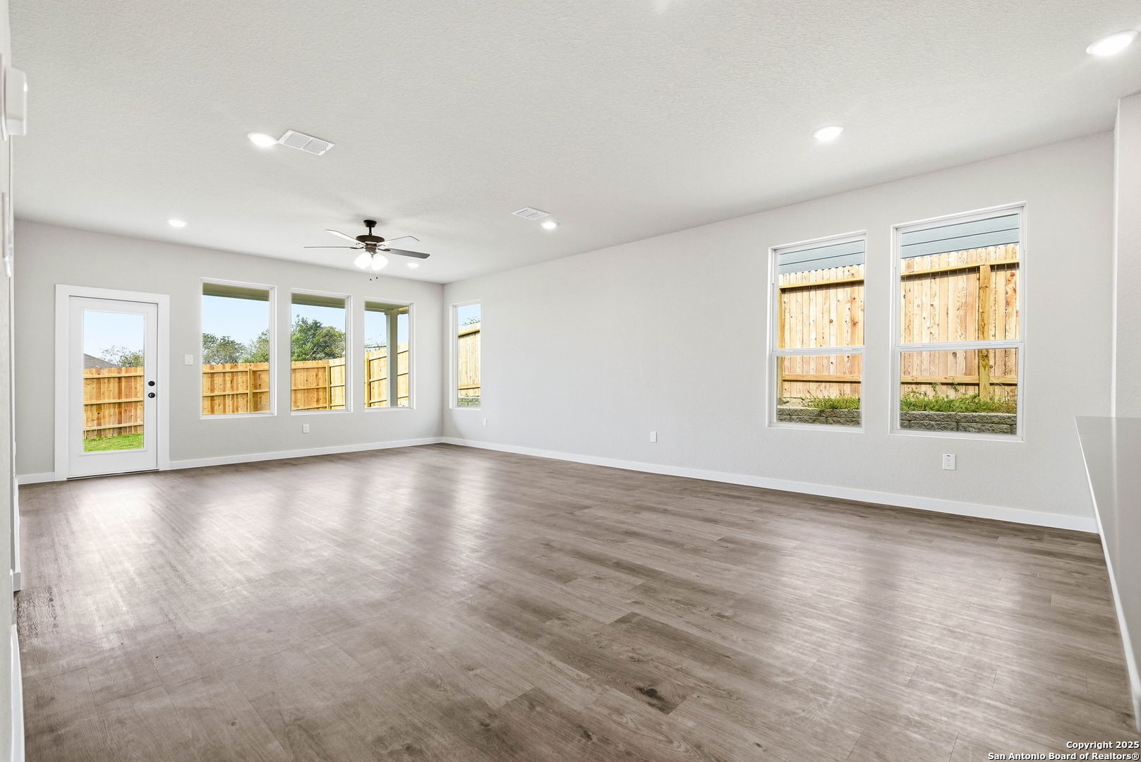 property viewer photo 12