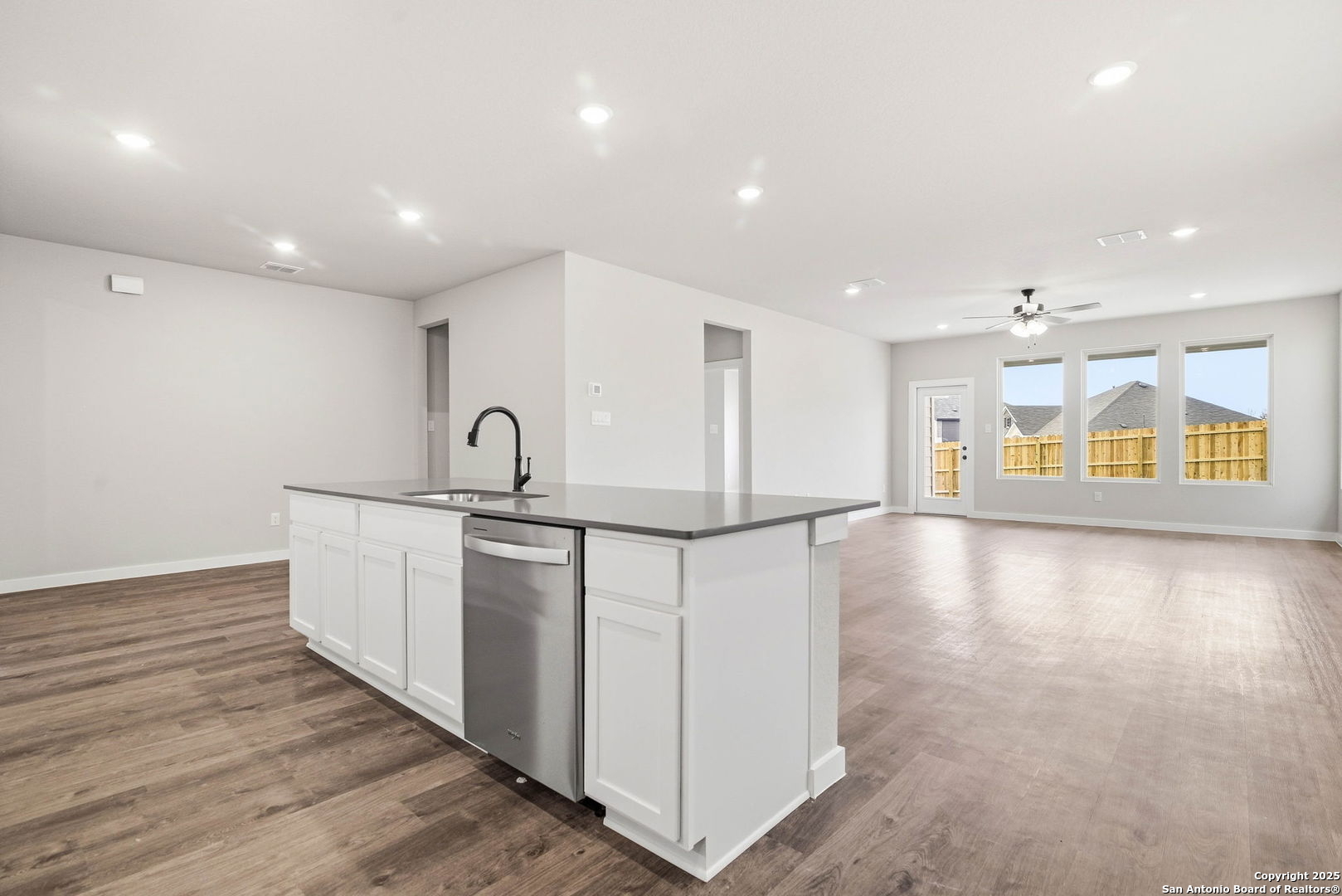 property viewer photo 18
