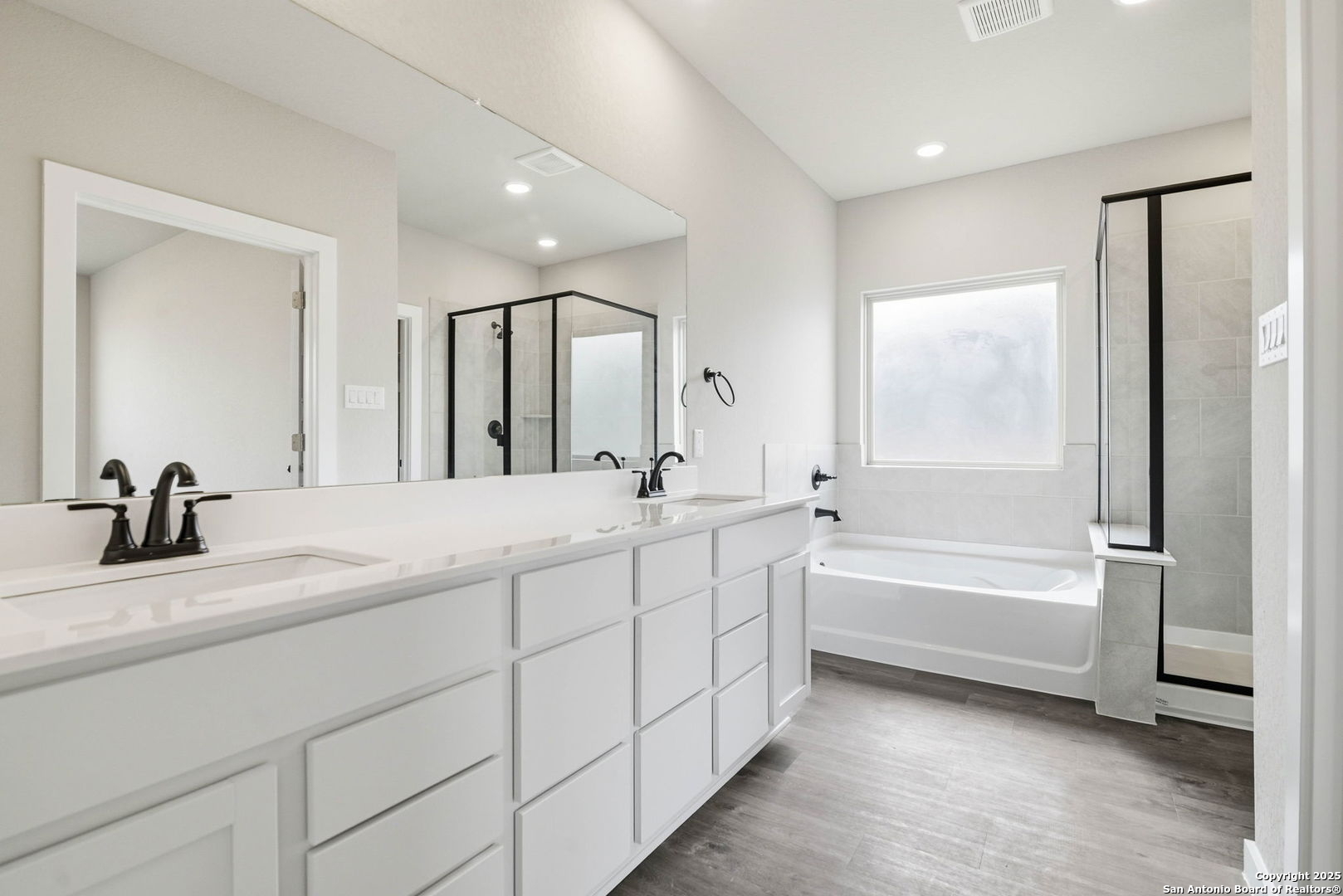 property viewer photo 25
