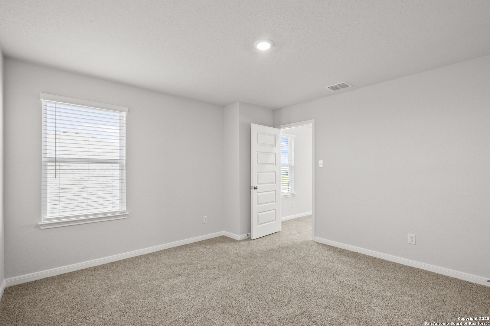 property viewer photo 18