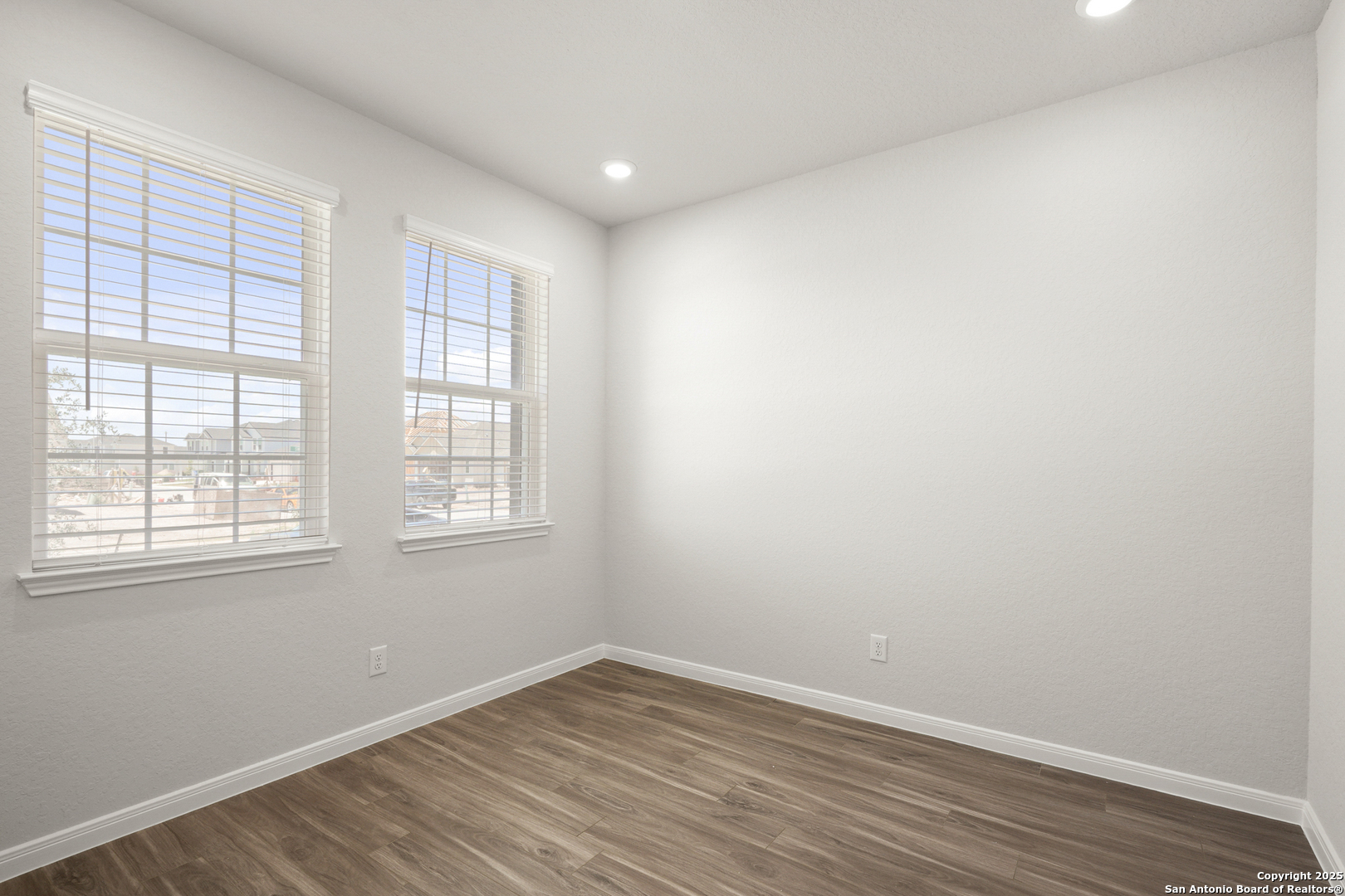 property viewer photo 3