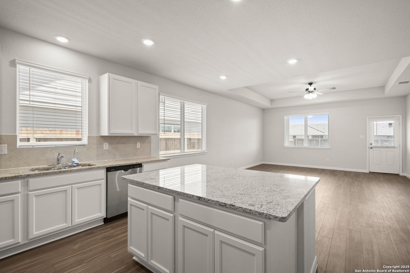 property viewer photo 6