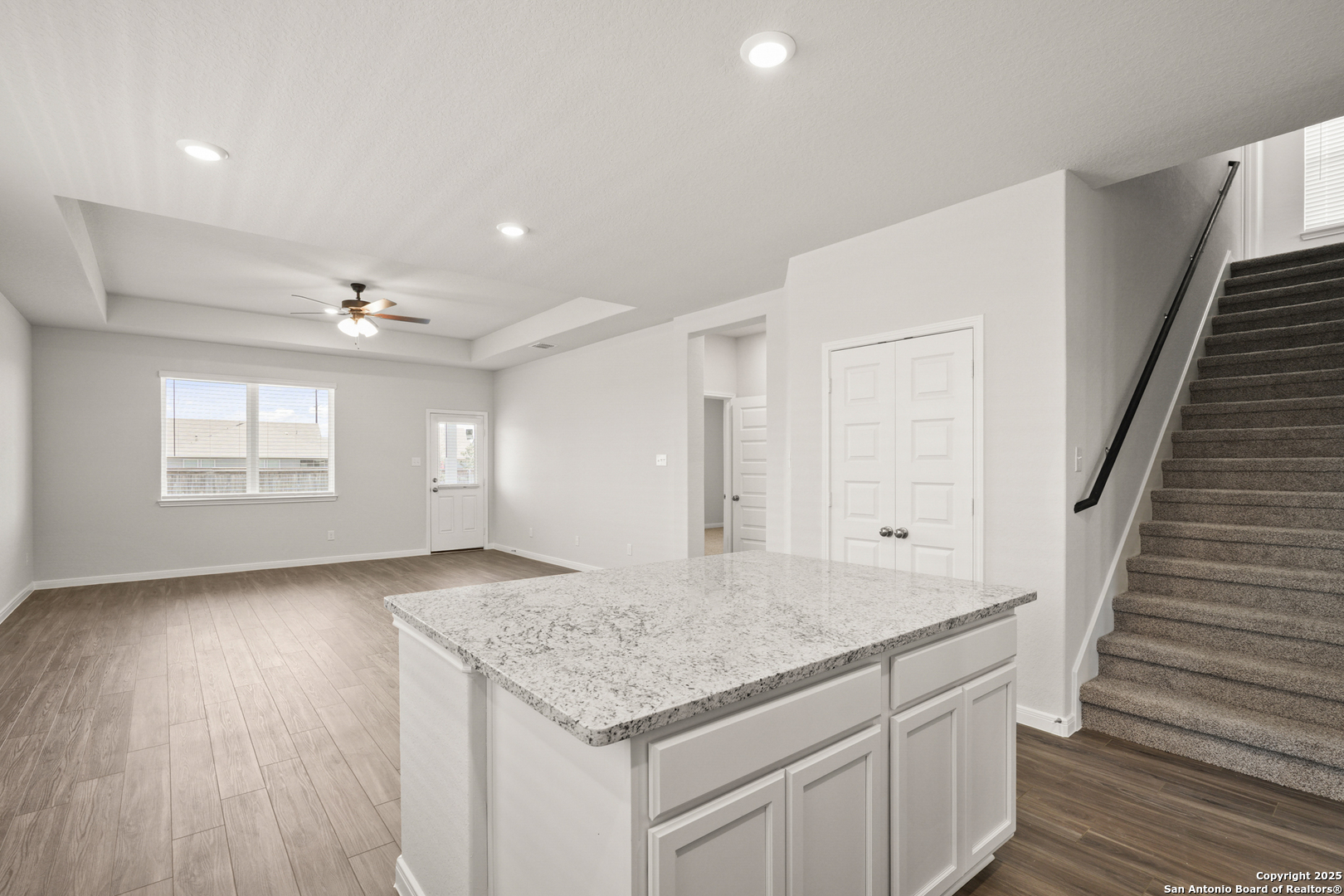 property viewer photo 7