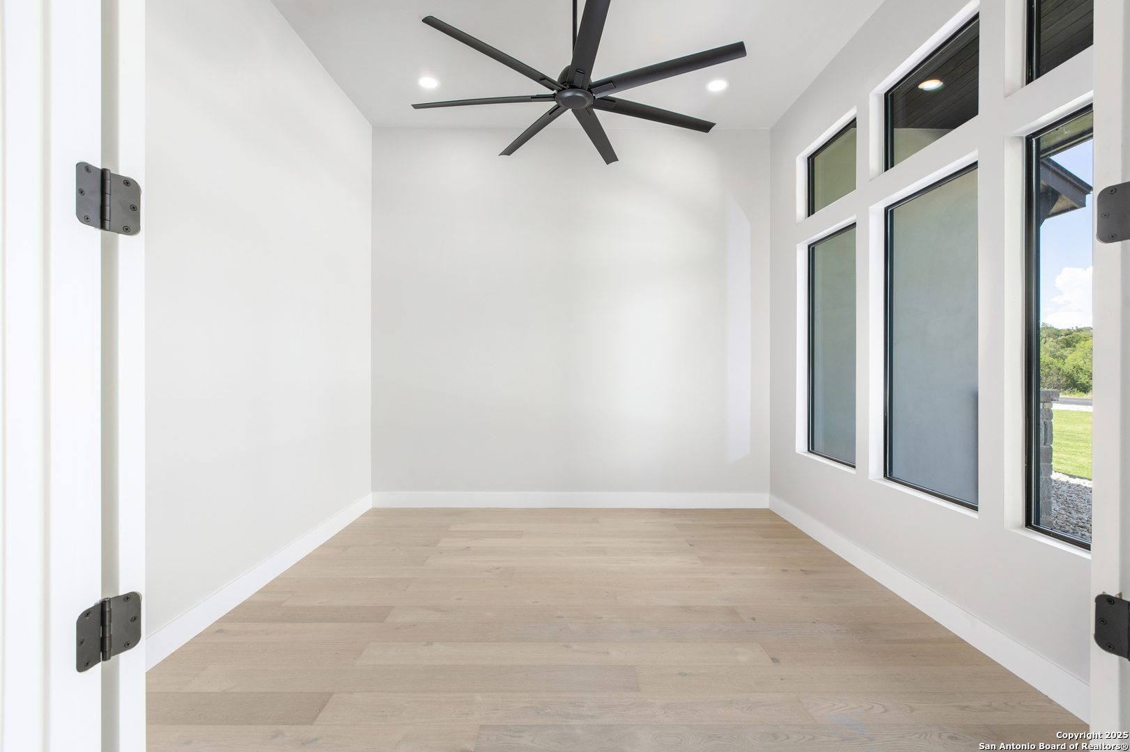 property viewer photo 25