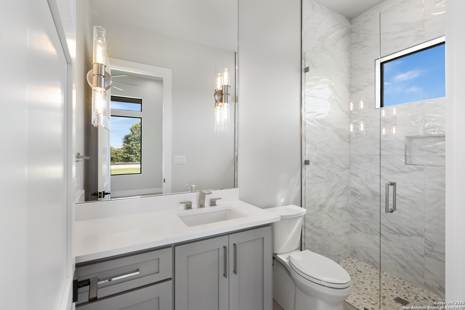 property viewer photo 26