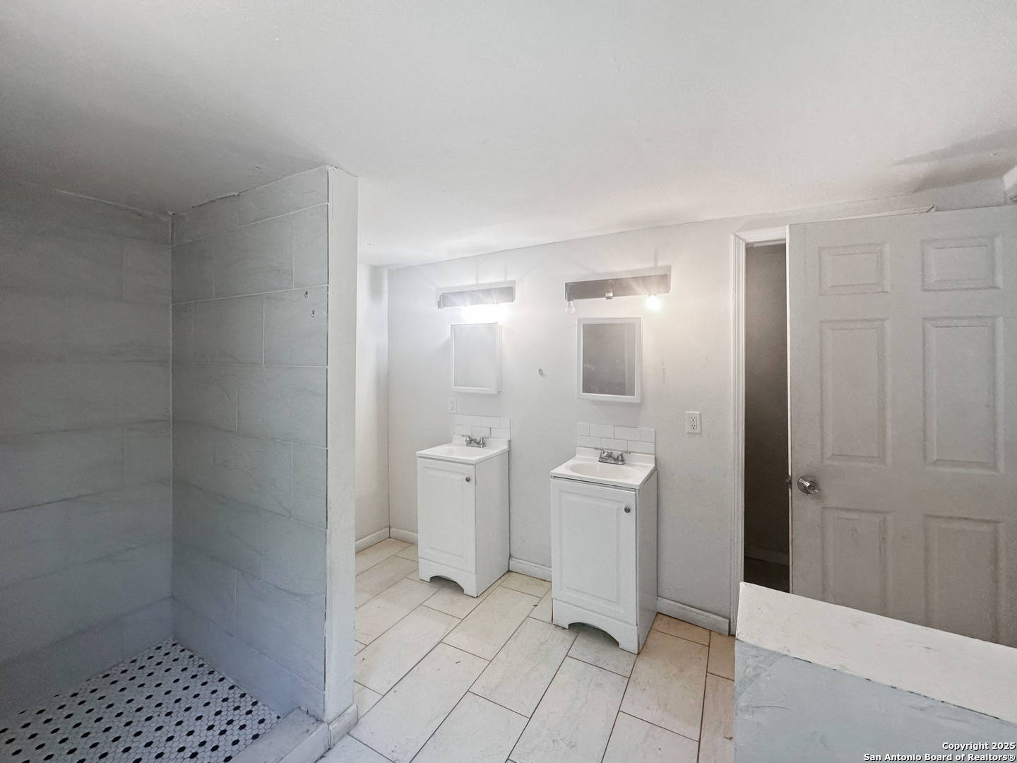 property viewer photo 14