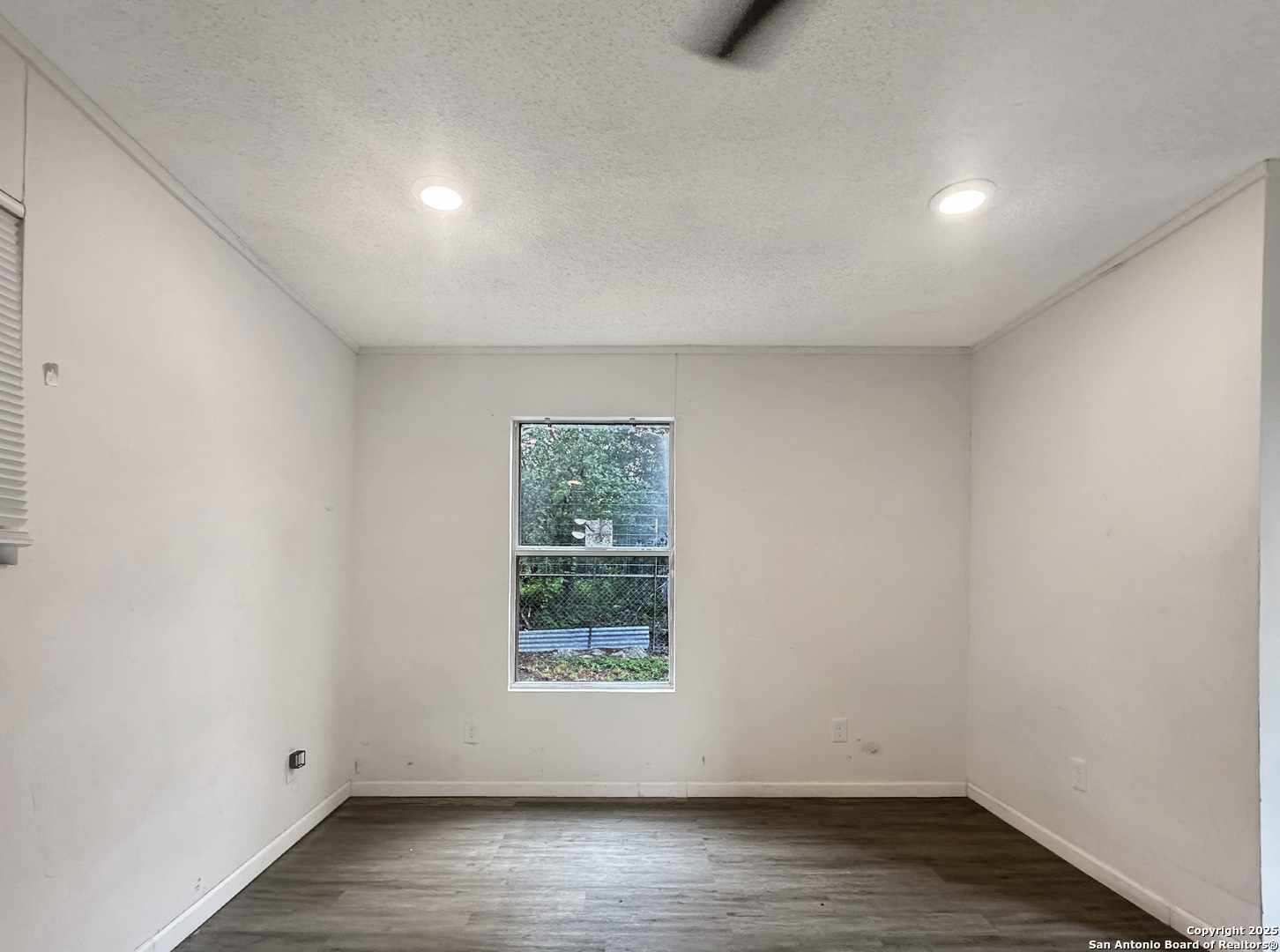 property viewer photo 18