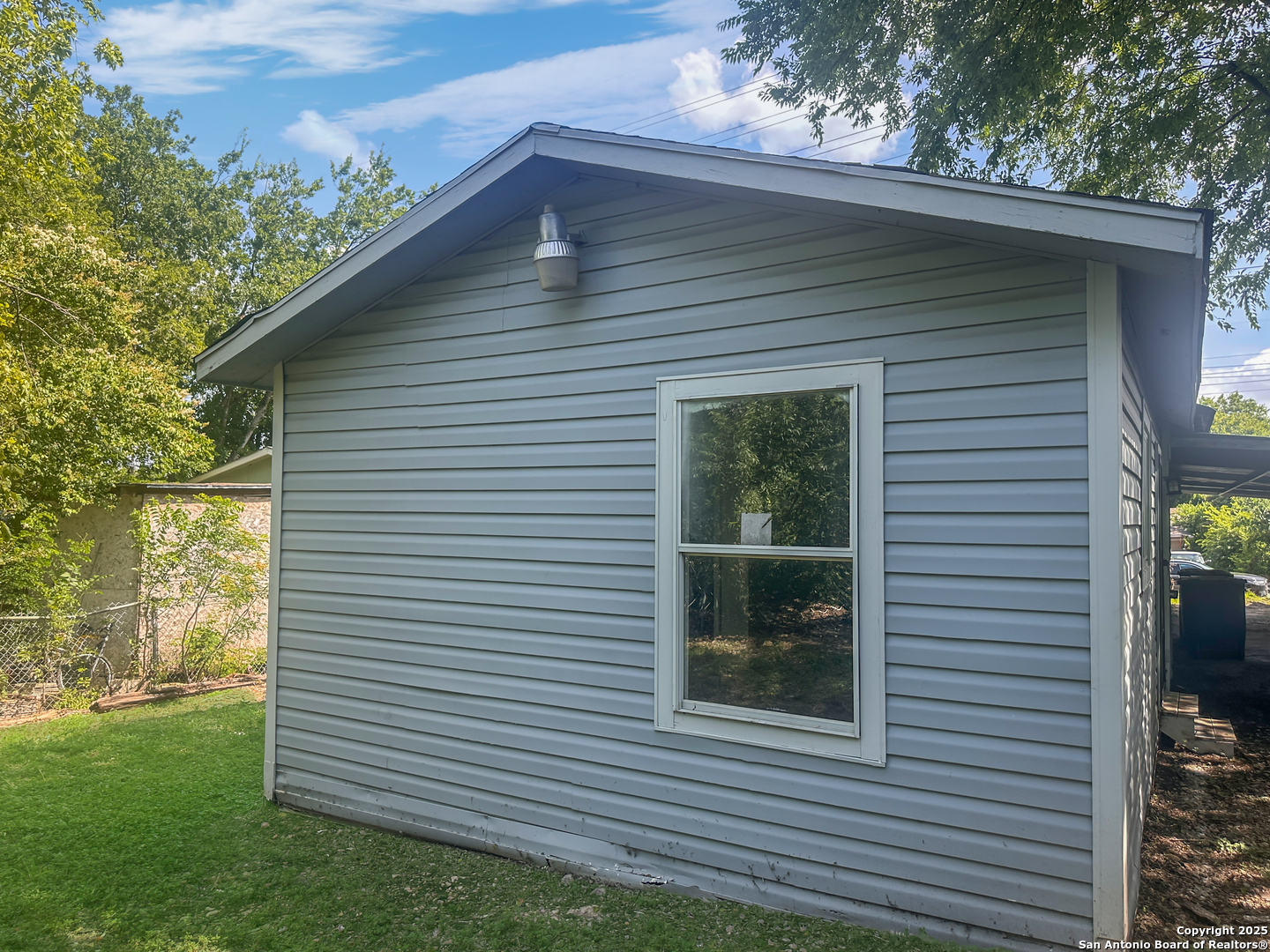 property viewer photo 25