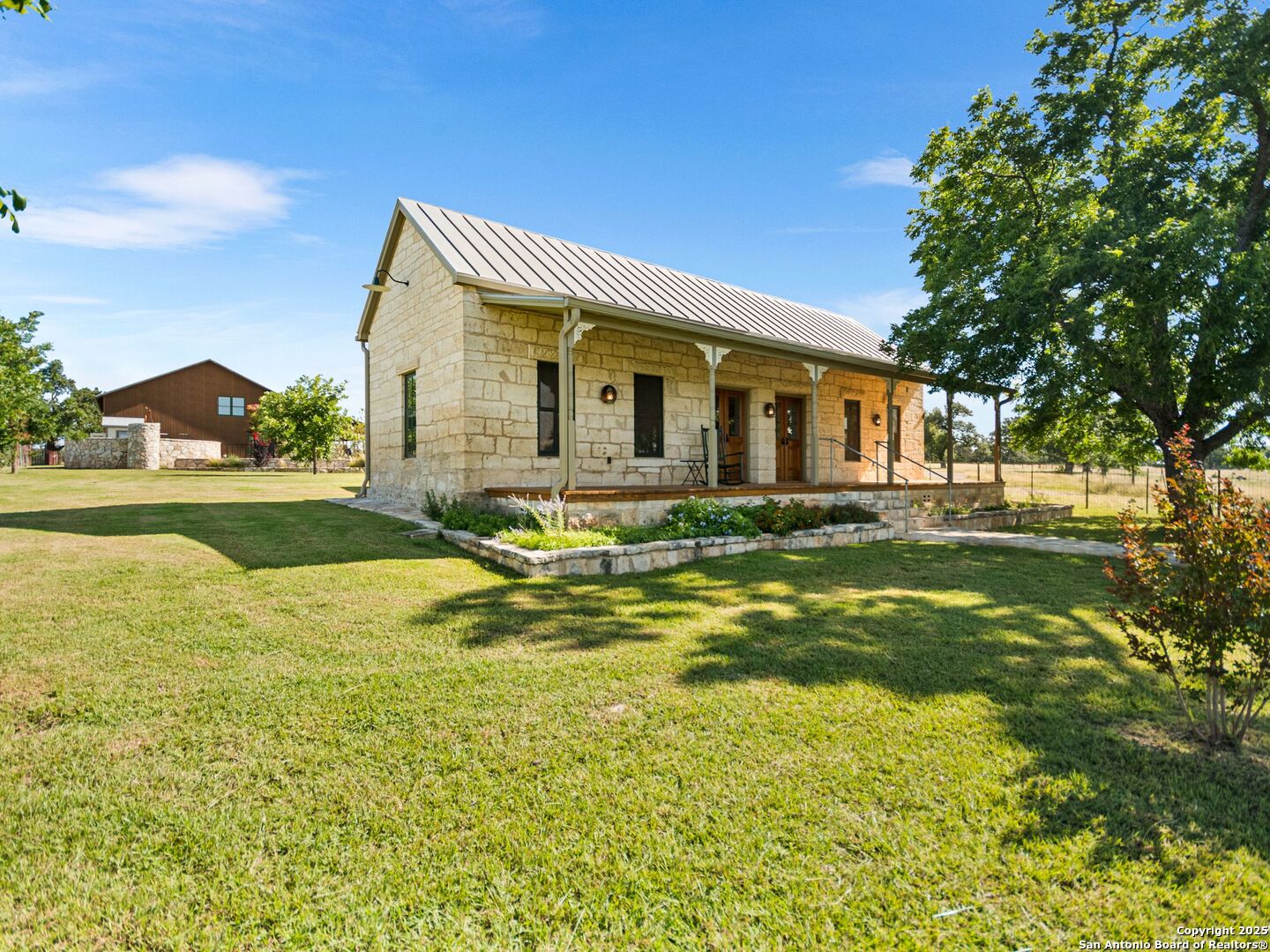 main property photo 12