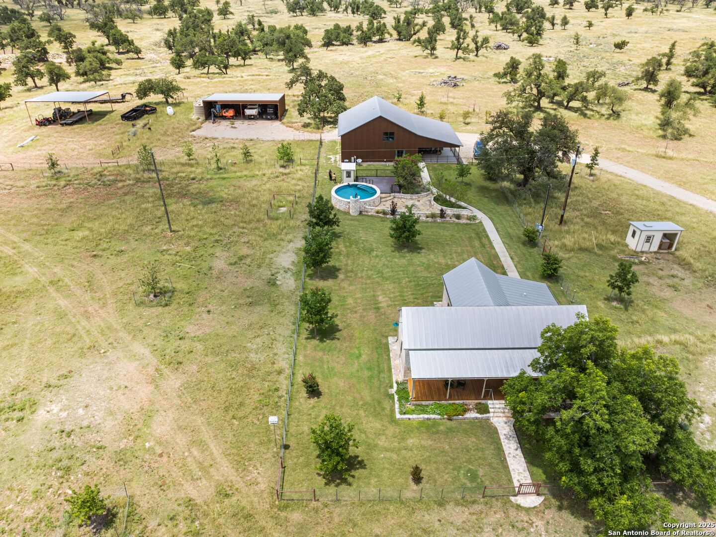 main property photo 4