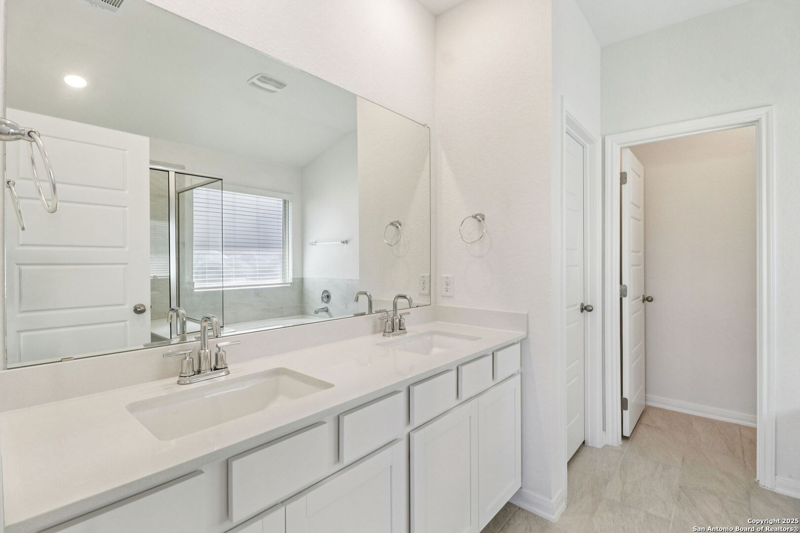 property viewer photo 31