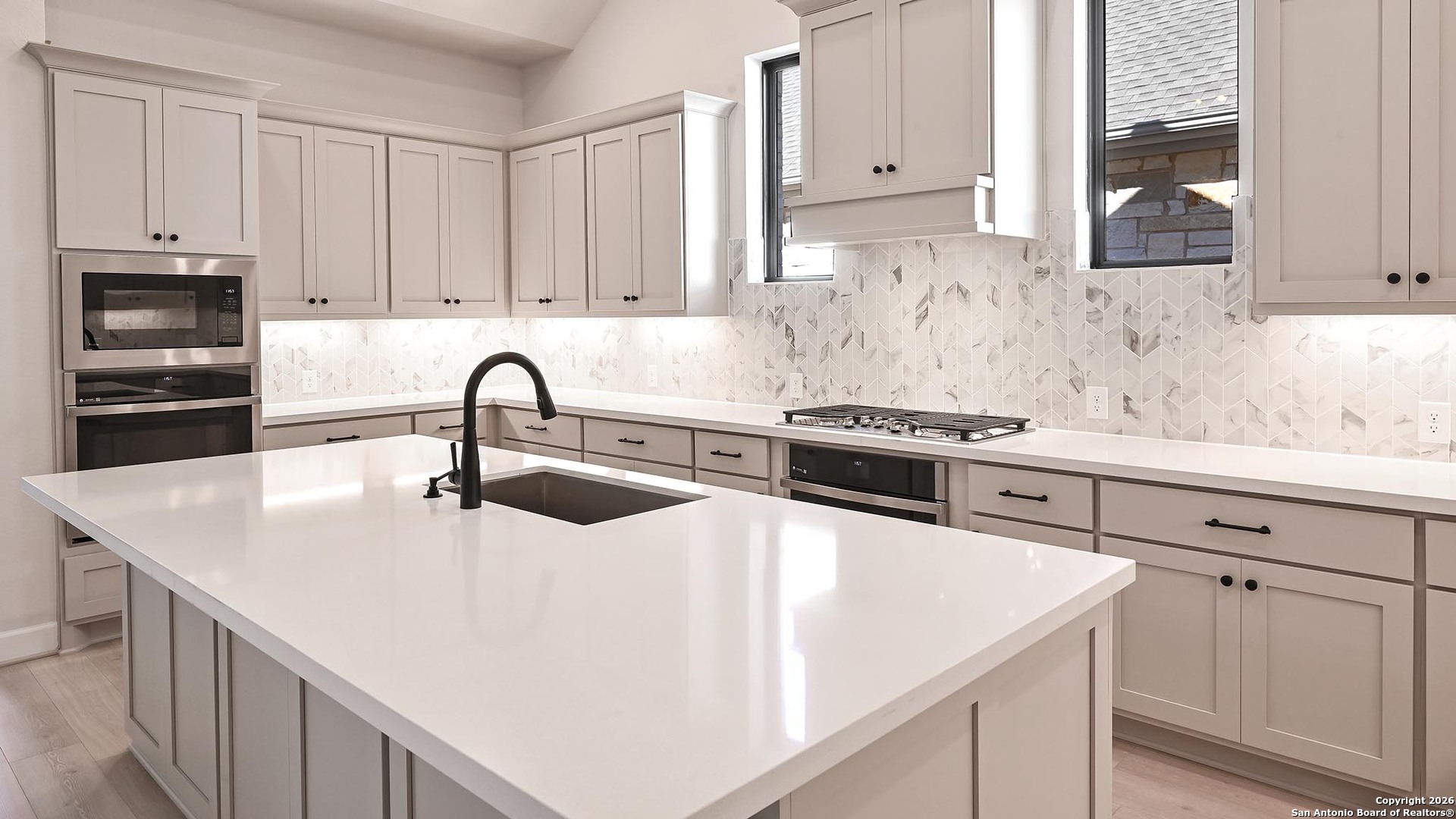 property viewer photo 6