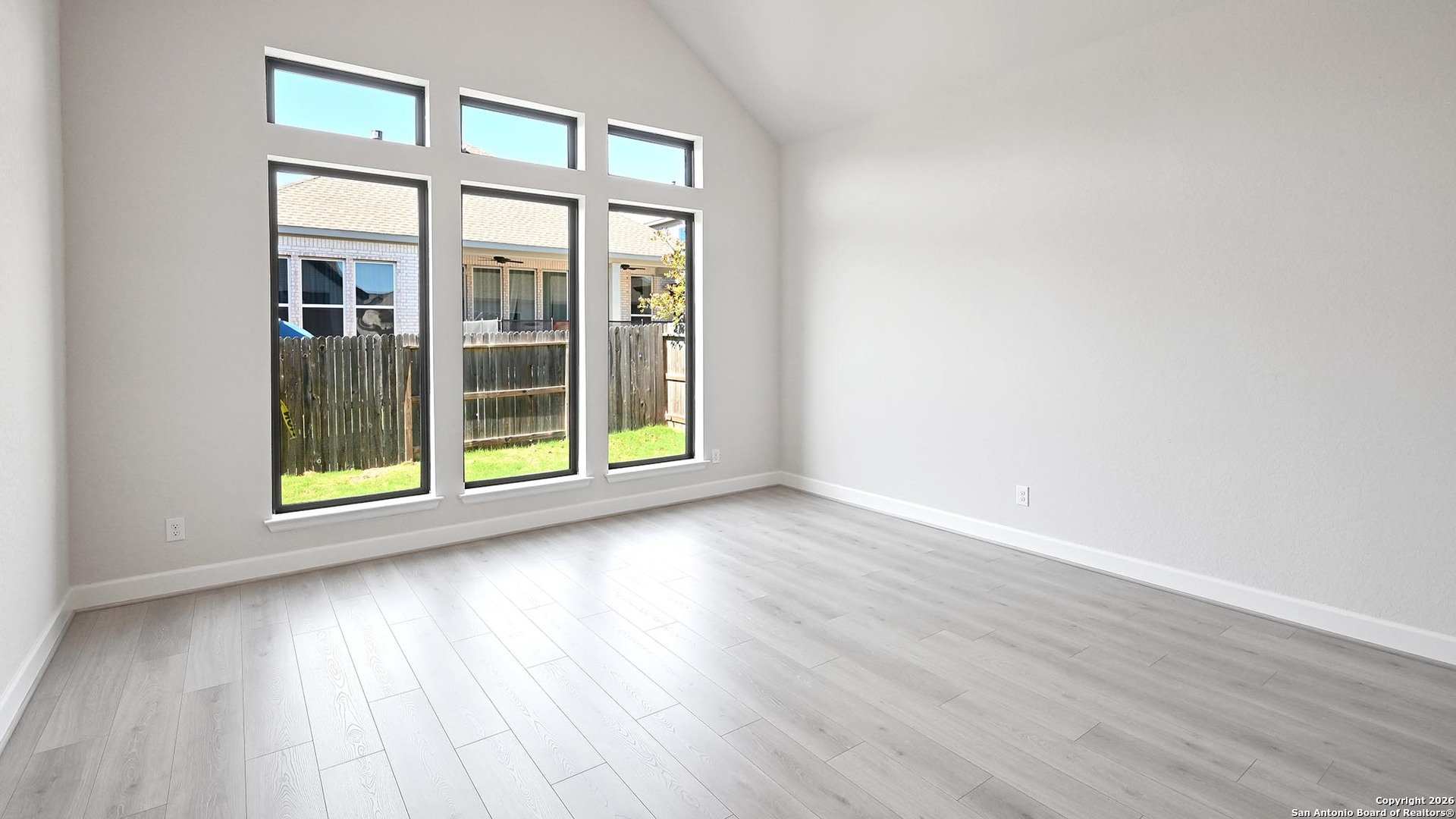 property viewer photo 8