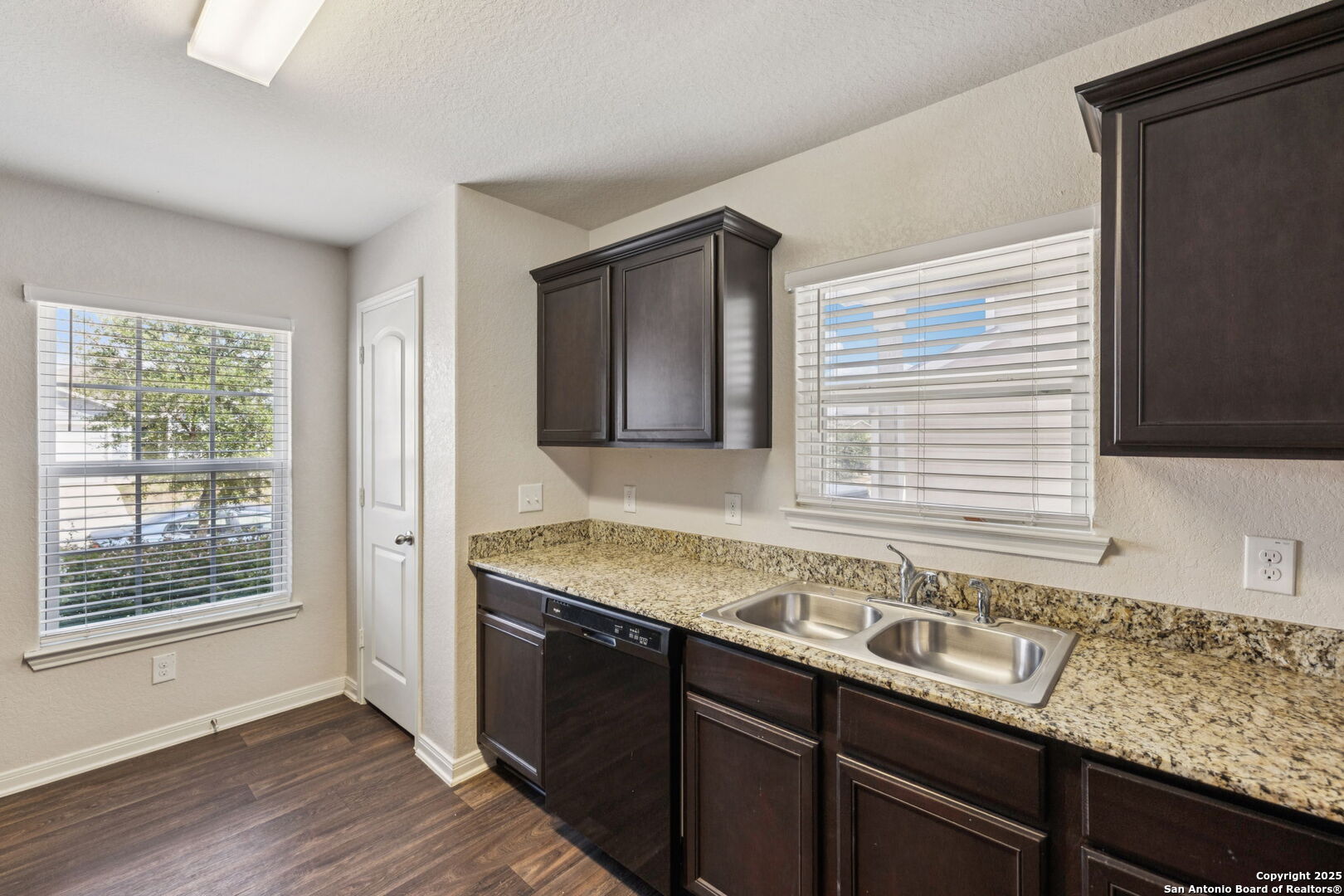 property viewer photo 12
