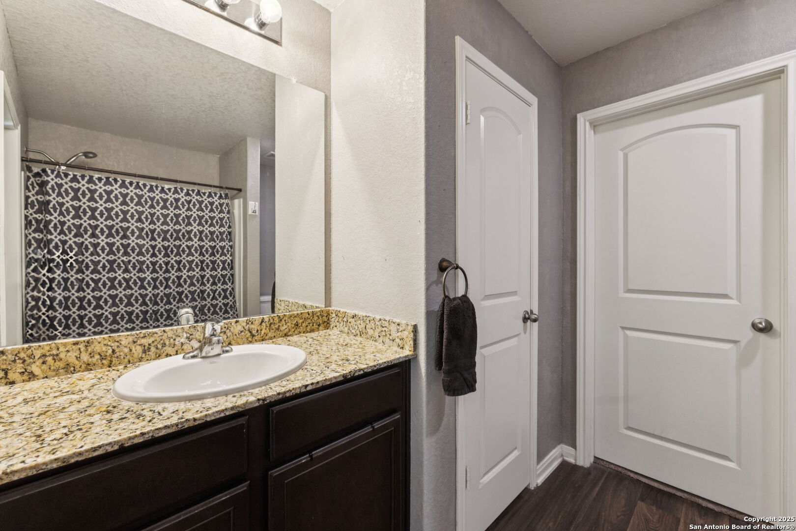 property viewer photo 27