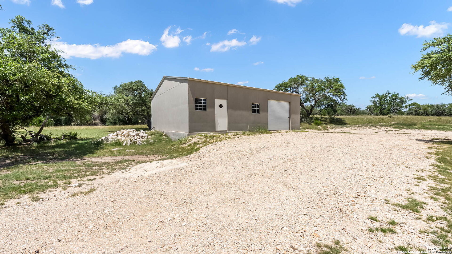 main property photo 30