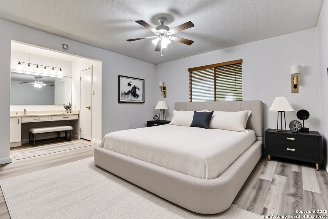 property viewer photo 15