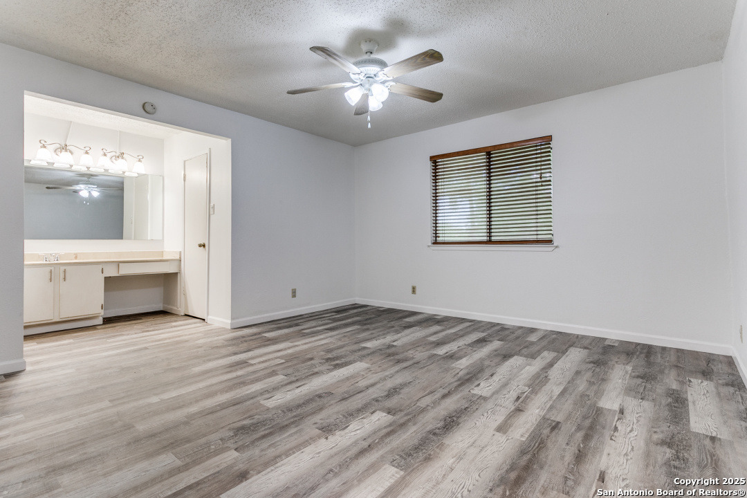 property viewer photo 16