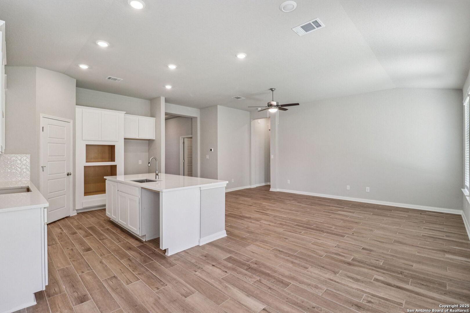 property viewer photo 10