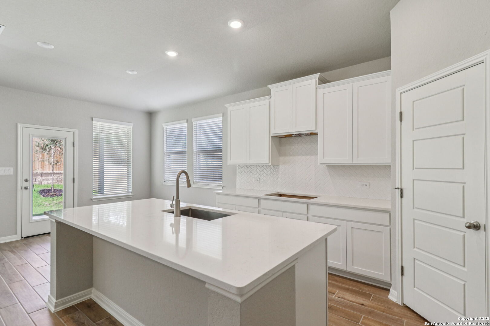 property viewer photo 11